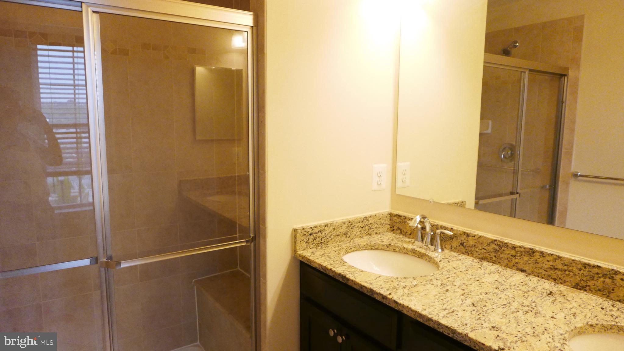 OXFORD SQUARE - Residential