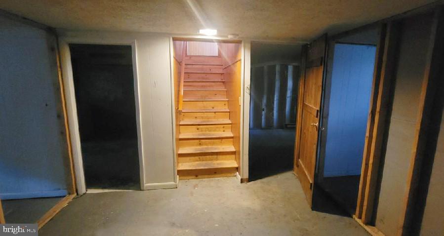 FOXCHASE MANOR - Residential