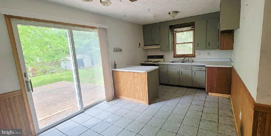 FOXCHASE MANOR - Residential