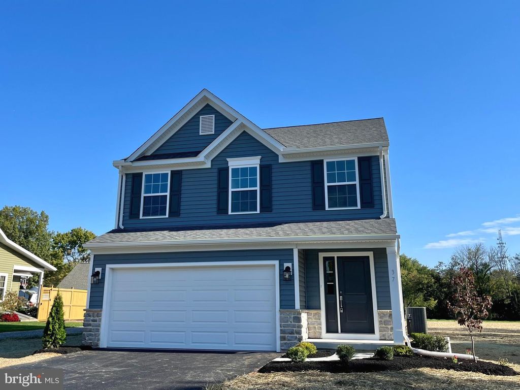 Photo of 37 S OAK ST, MANHEIM, PA 17545 (MLS # PALA2040514)