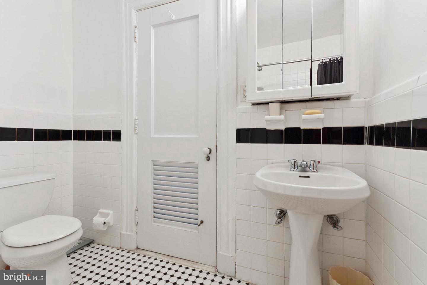 AVENUE OF THE ARTS - Residential Lease