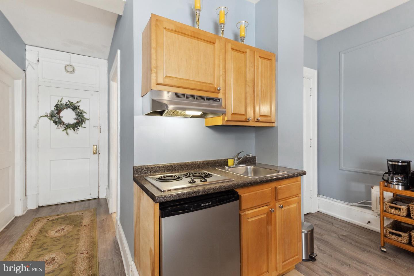 AVENUE OF THE ARTS - Residential Lease