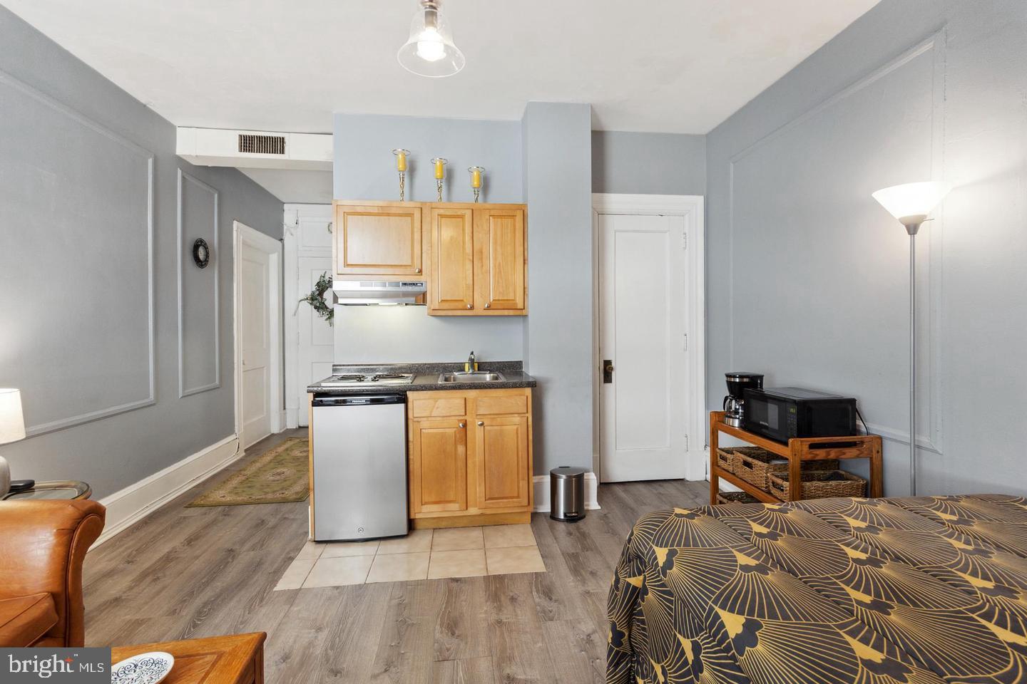 AVENUE OF THE ARTS - Residential Lease