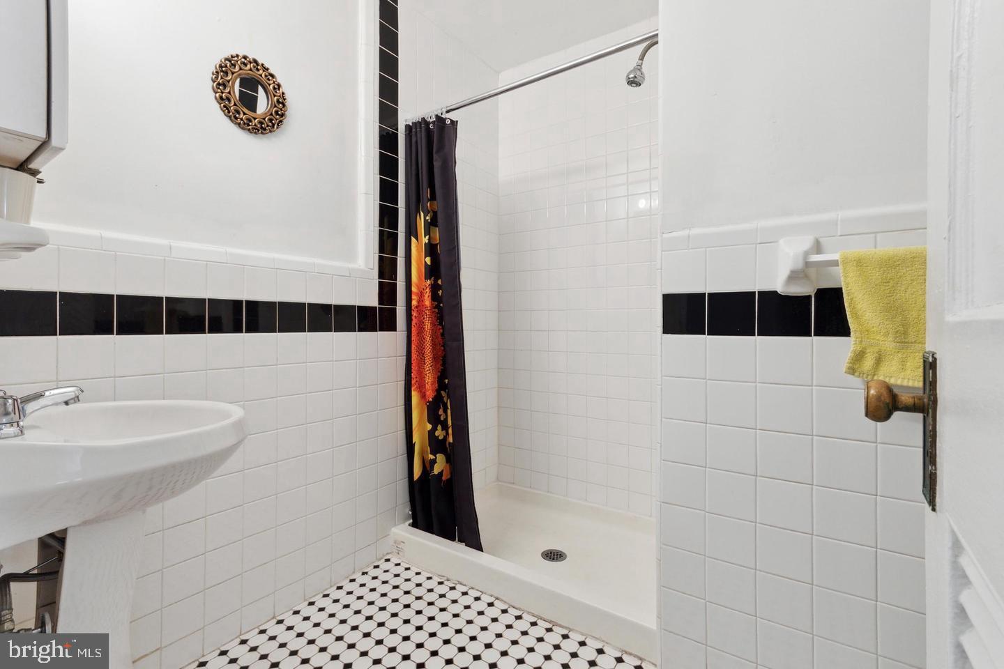 AVENUE OF THE ARTS - Residential Lease