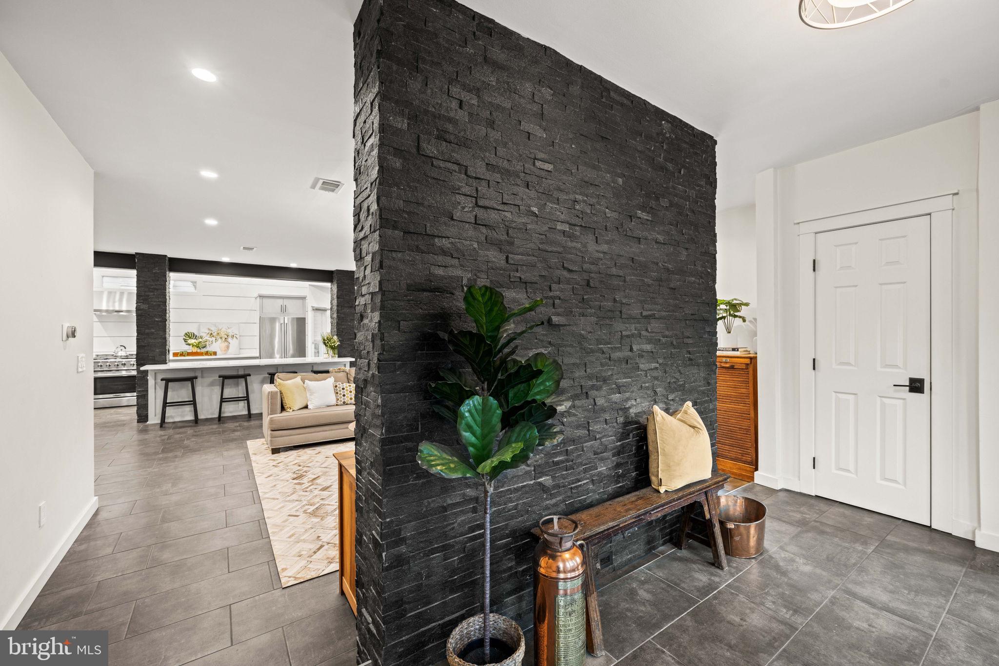 COLLEGE PARK - Residential