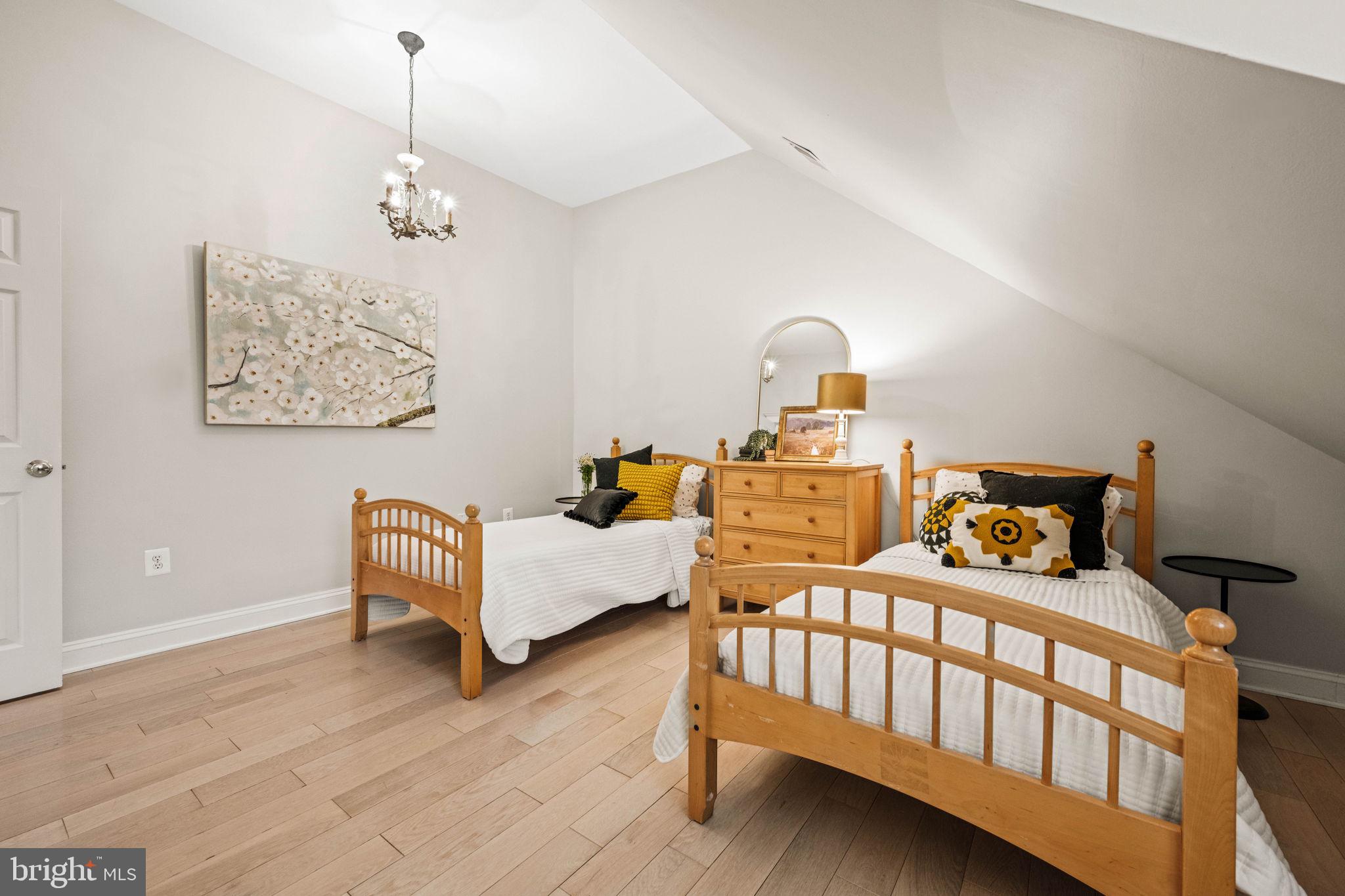 COLLEGE PARK - Residential