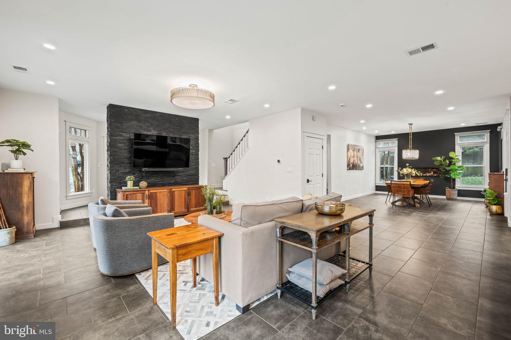 COLLEGE PARK - Residential