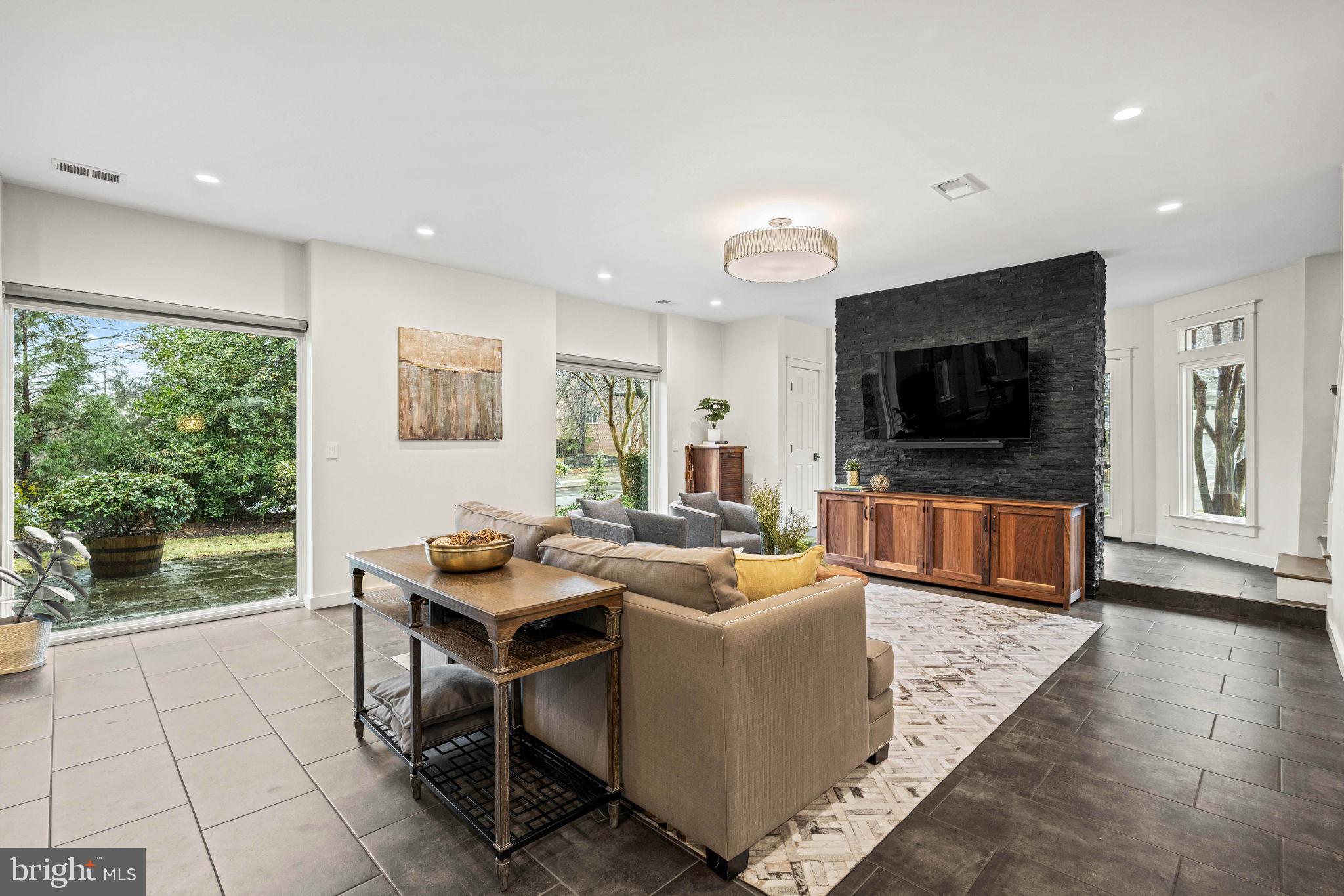 COLLEGE PARK - Residential