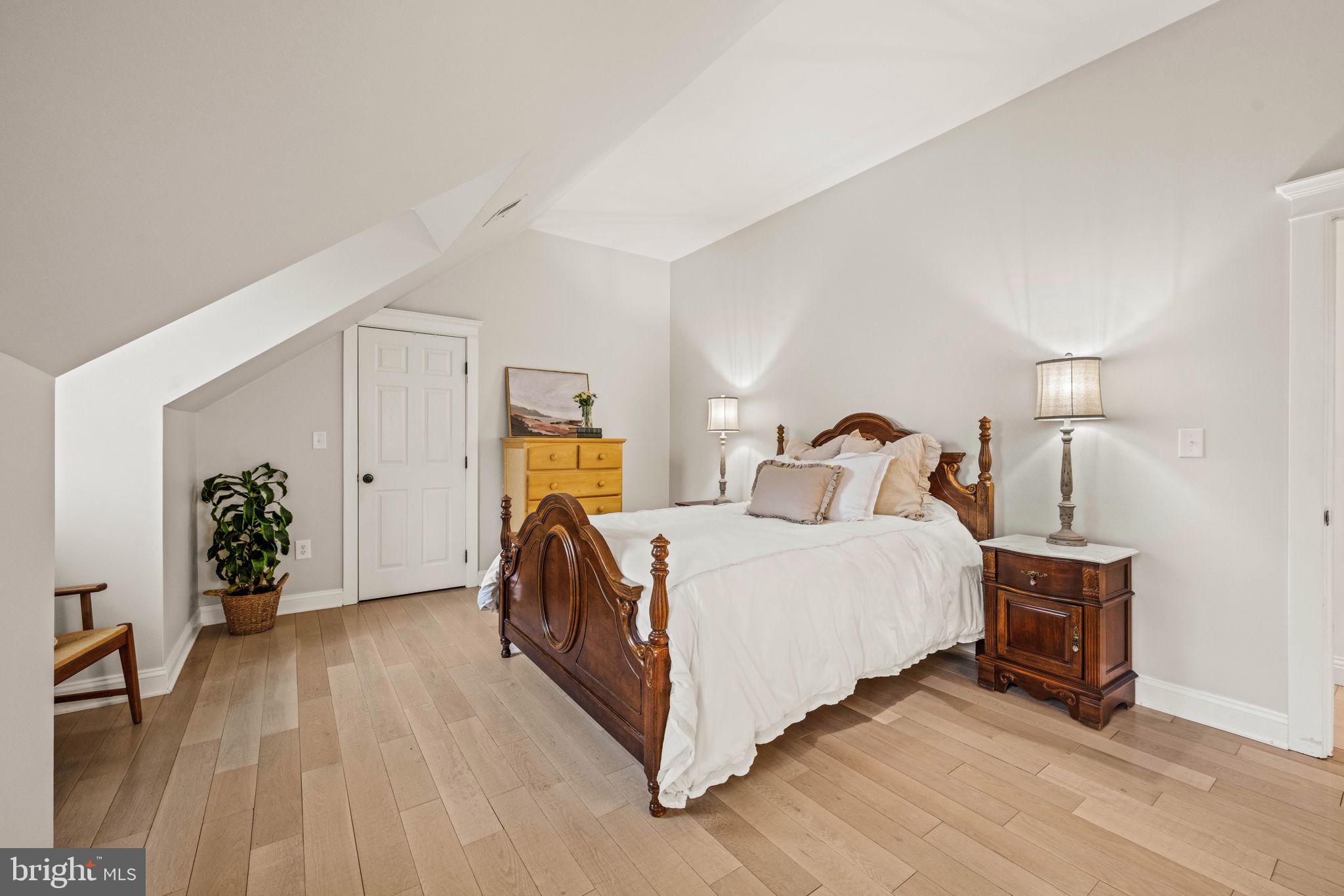 COLLEGE PARK - Residential