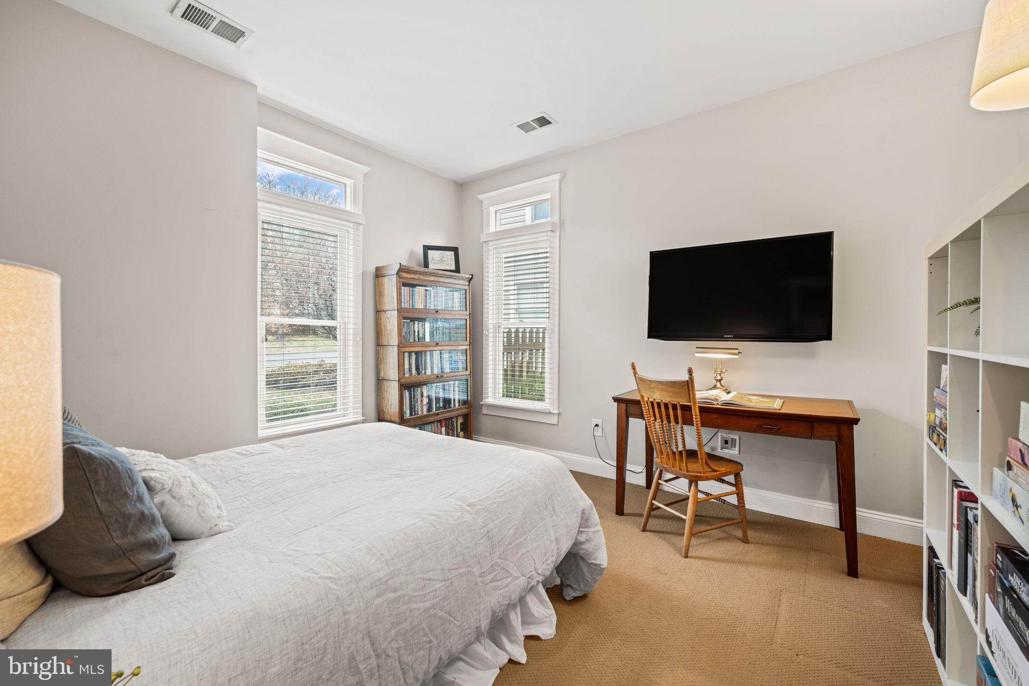 COLLEGE PARK - Residential