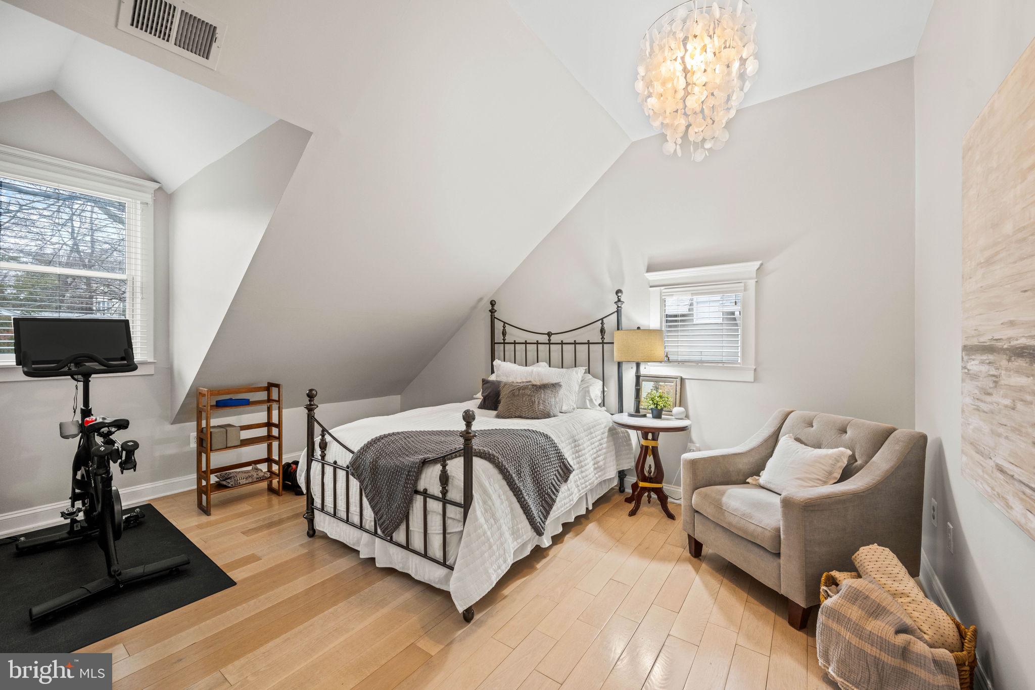 COLLEGE PARK - Residential