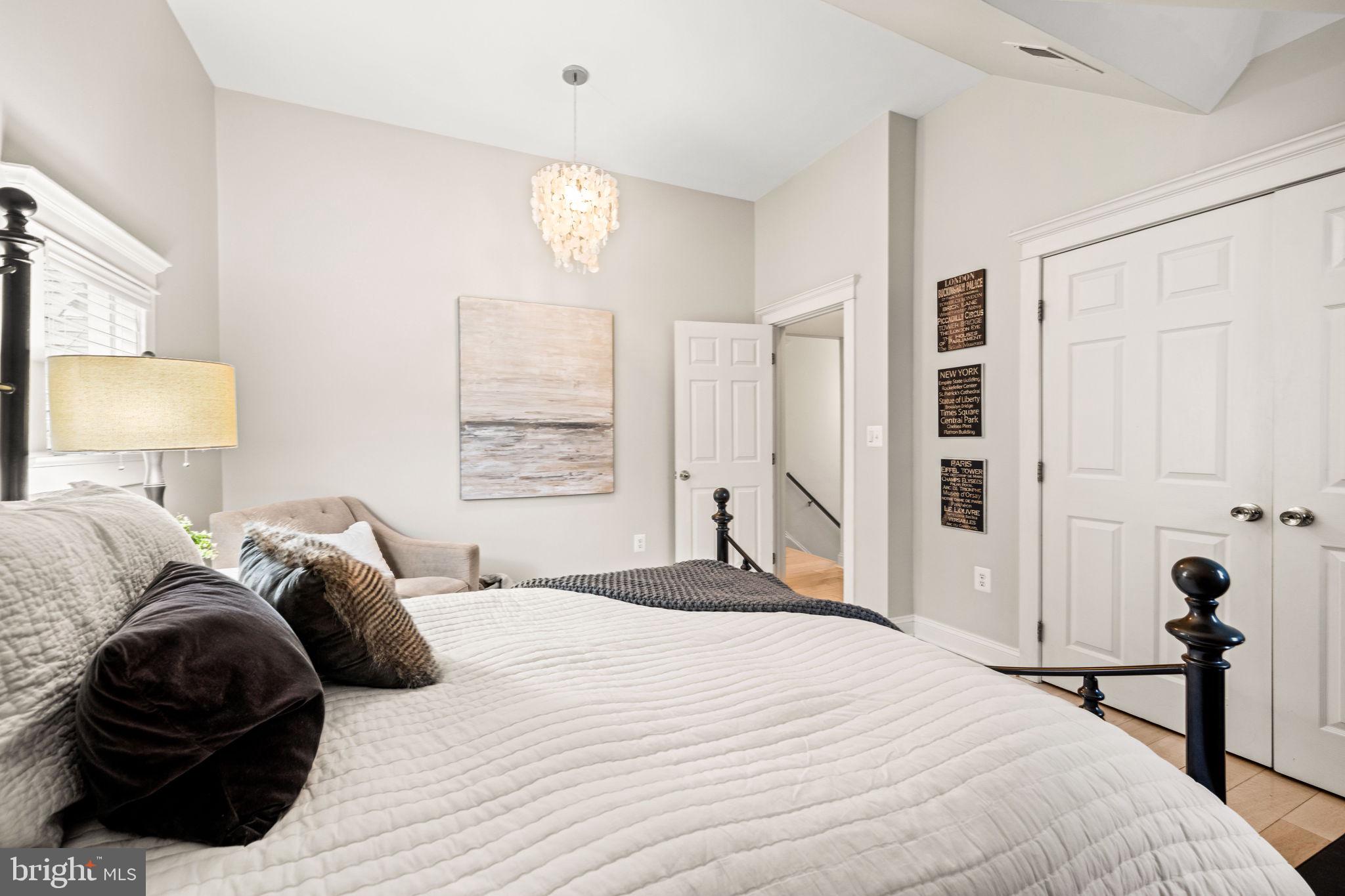 COLLEGE PARK - Residential