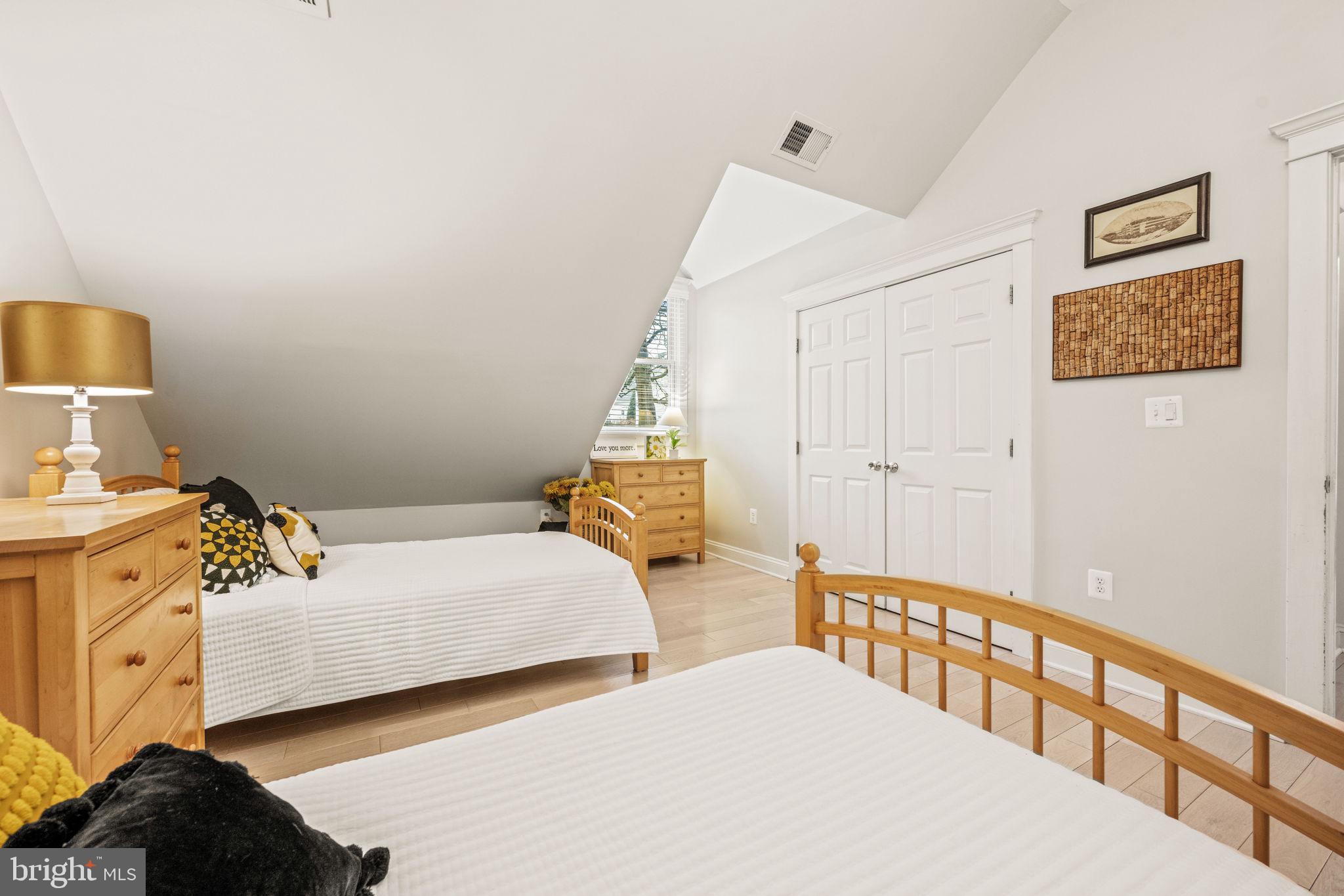 COLLEGE PARK - Residential