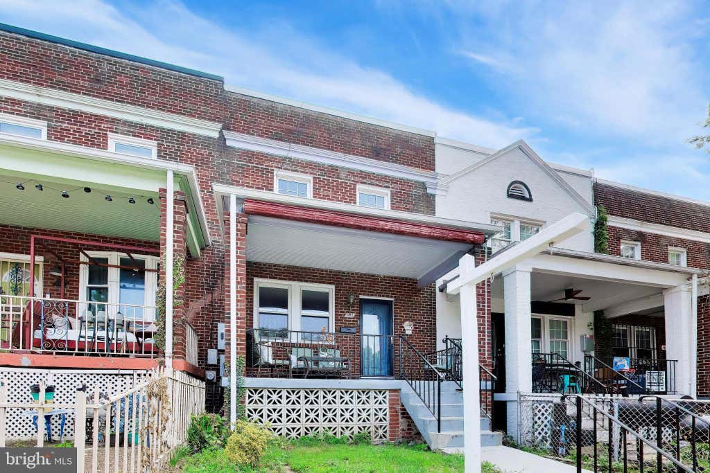 Photo of 605 21st Street NE, WASHINGTON, DC 20002 (MLS # DCDC2278190)
