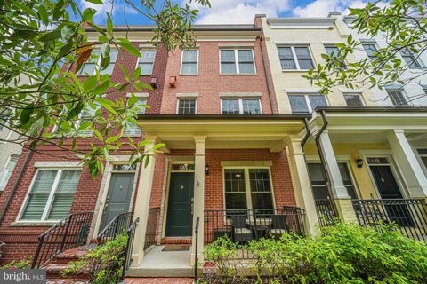 585 REGENT PLACE NE WASHINGTON DC 20017