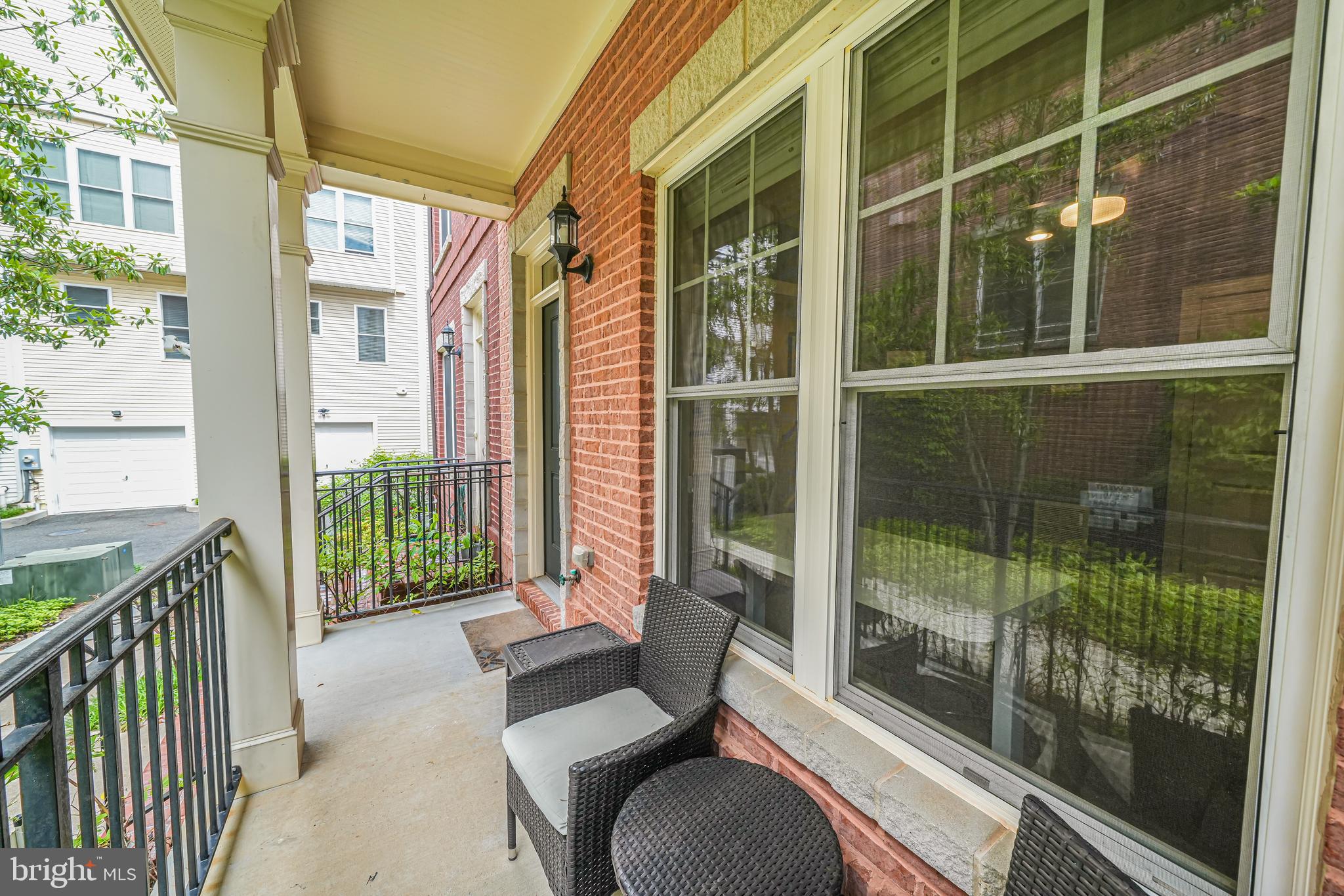 585 REGENT PLACE NE