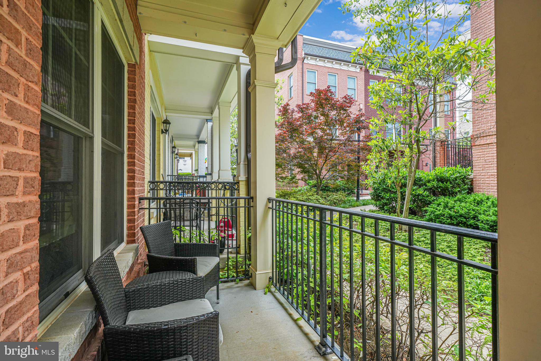 585 REGENT PLACE NE