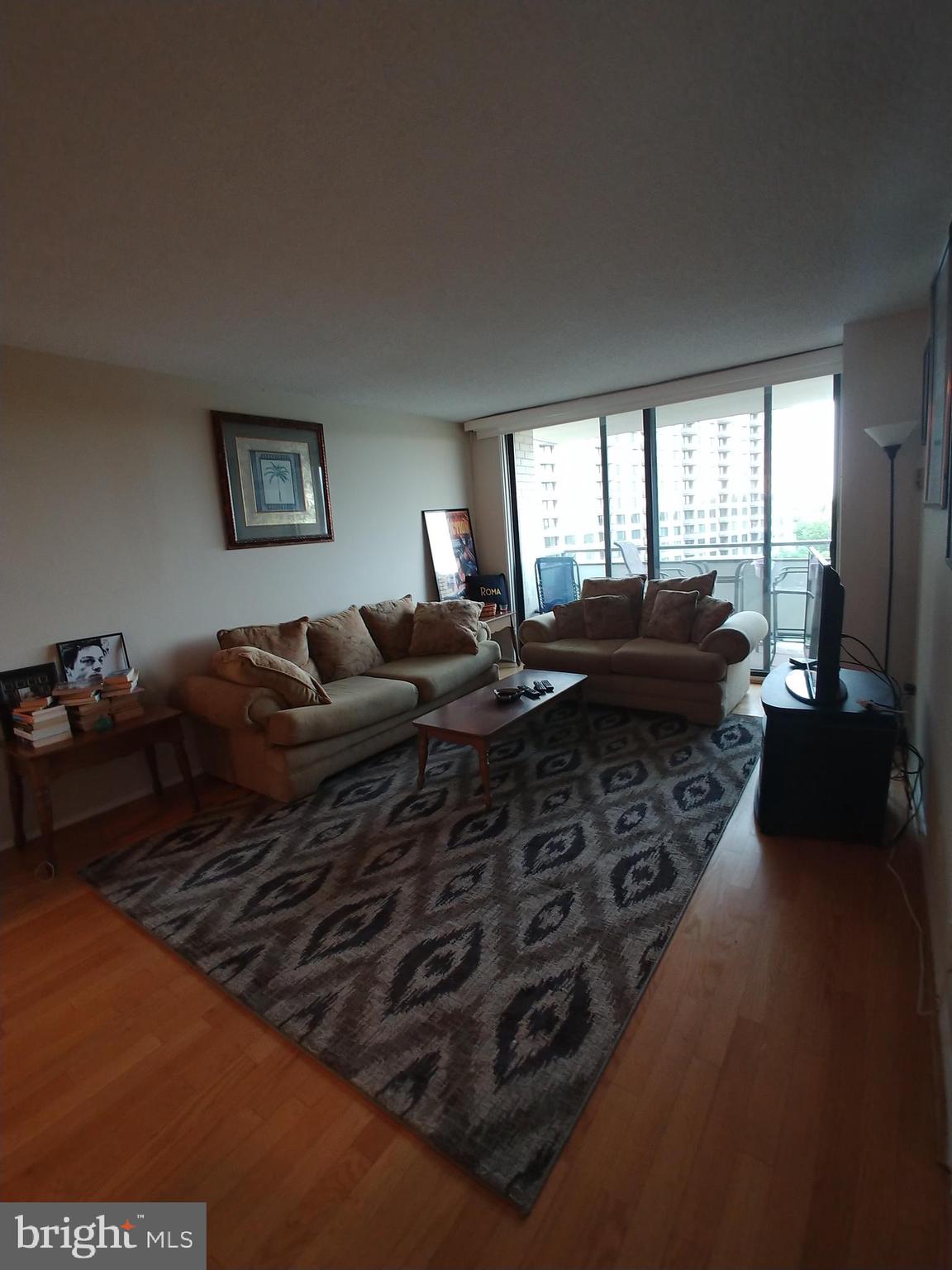 PROMENADE TOWERS - Residential