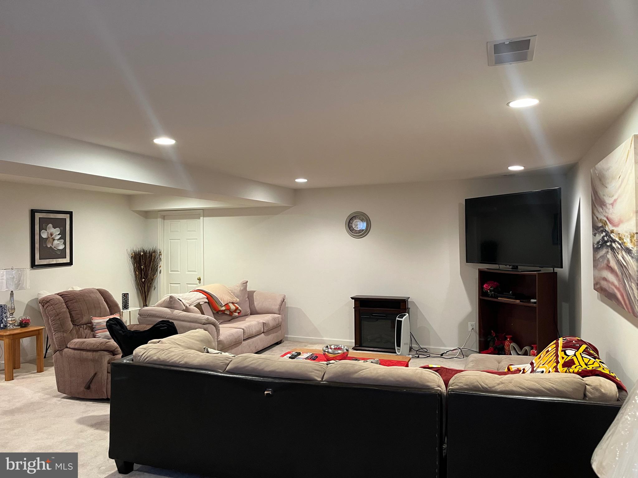 LEE'S PARKE - Residential Lease