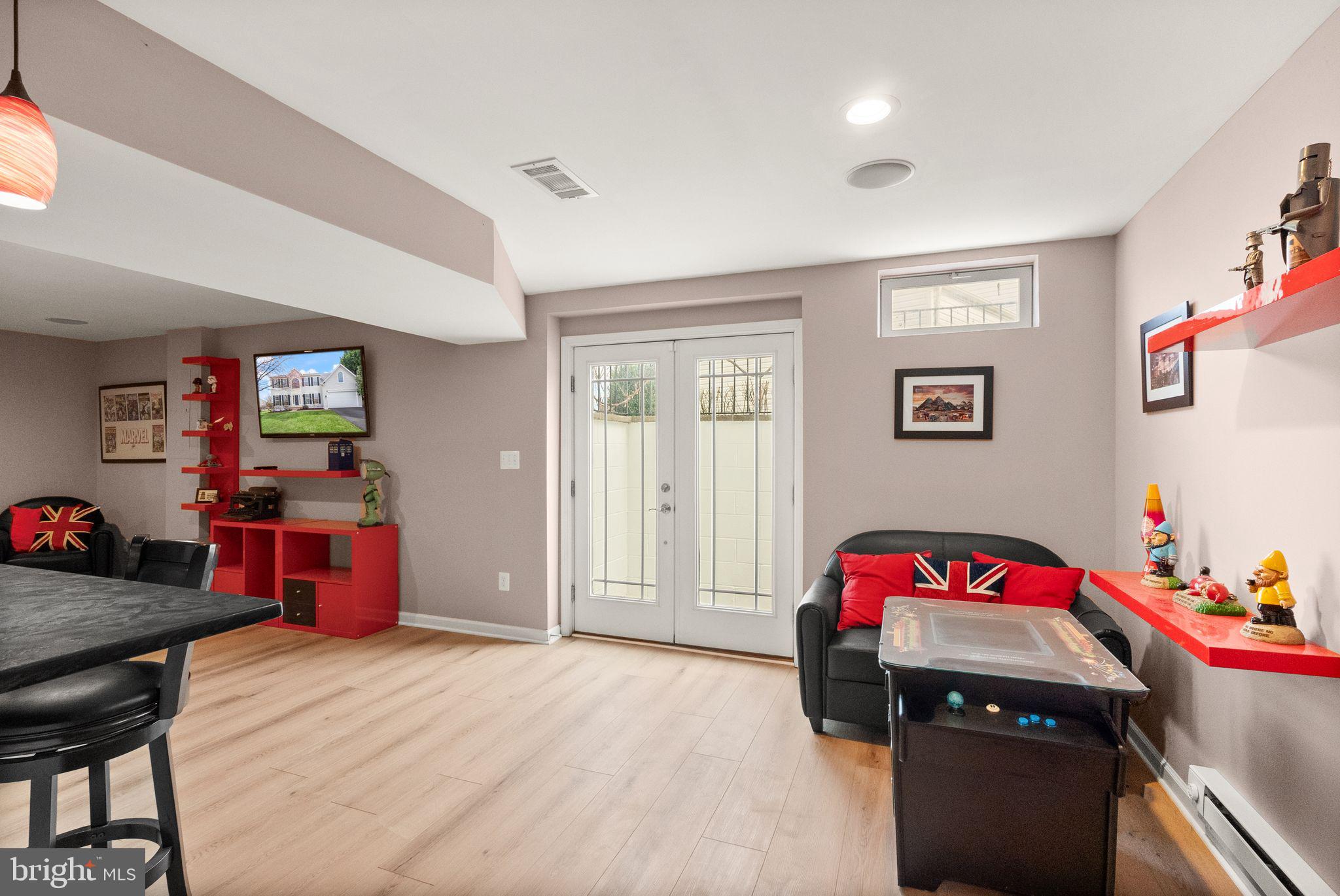 ASHBURN VILLAGE - Residential