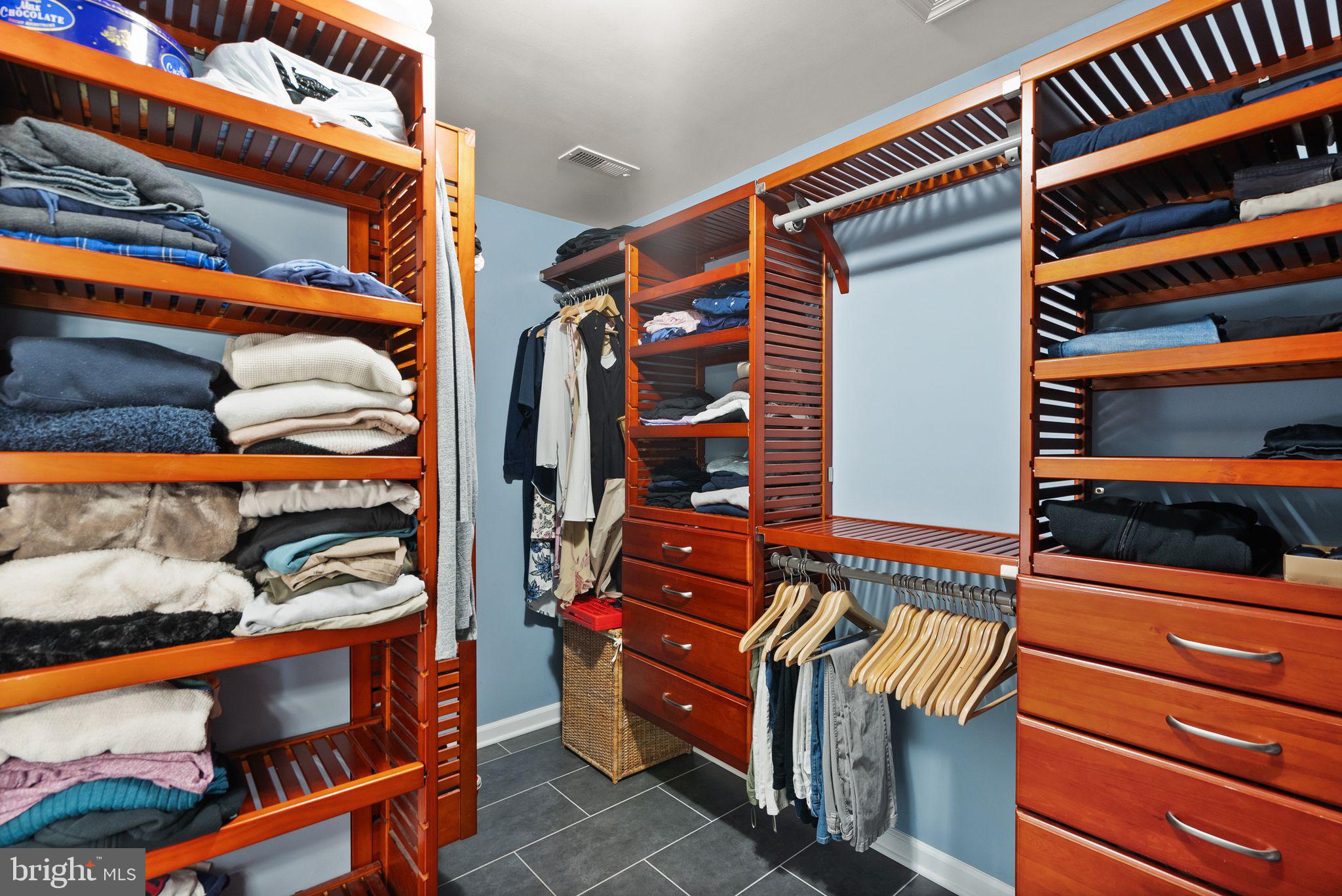 ASHBURN VILLAGE - Residential