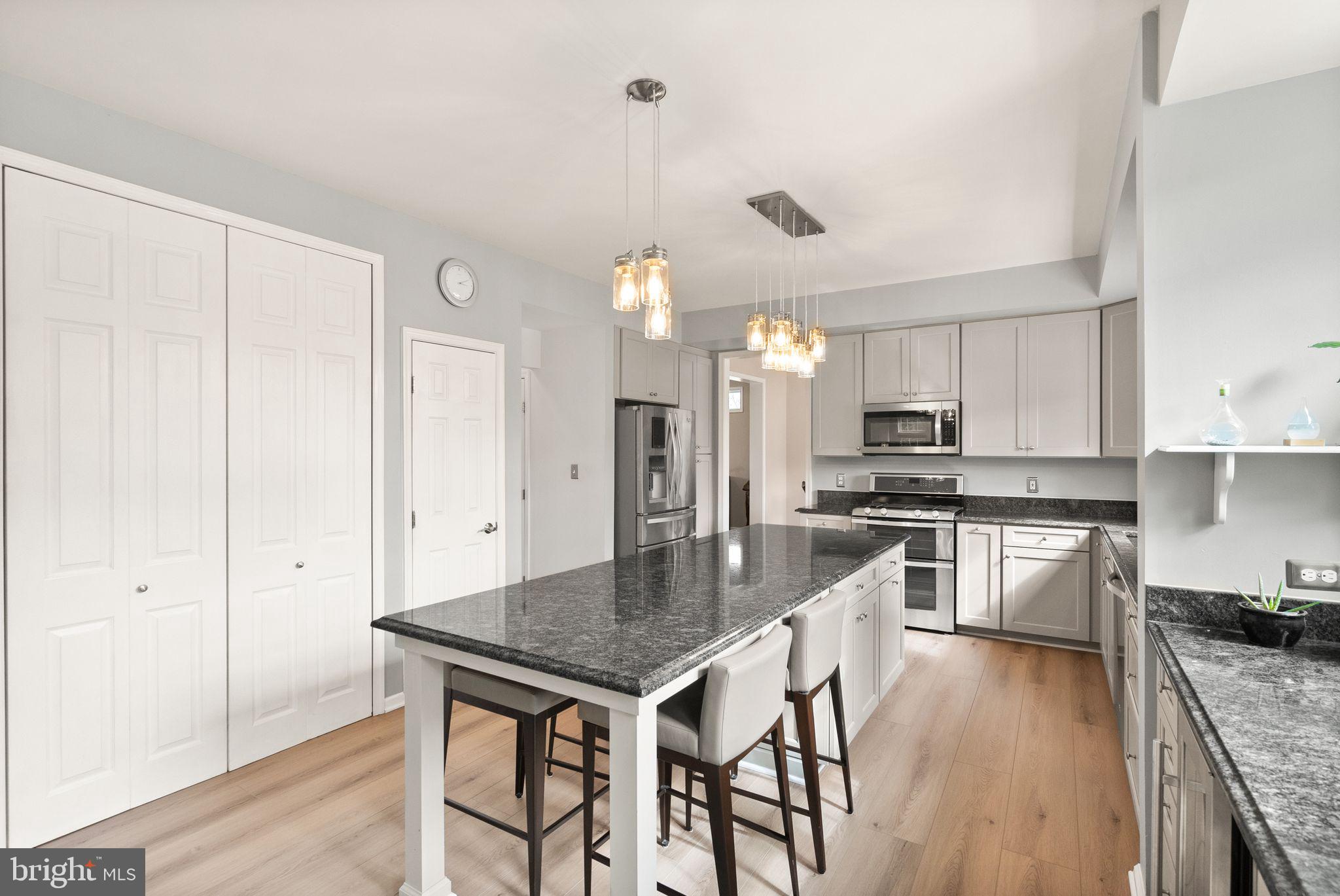 ASHBURN VILLAGE - Residential