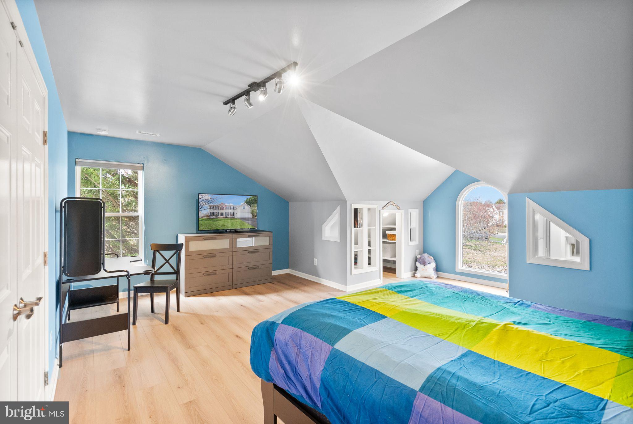 ASHBURN VILLAGE - Residential