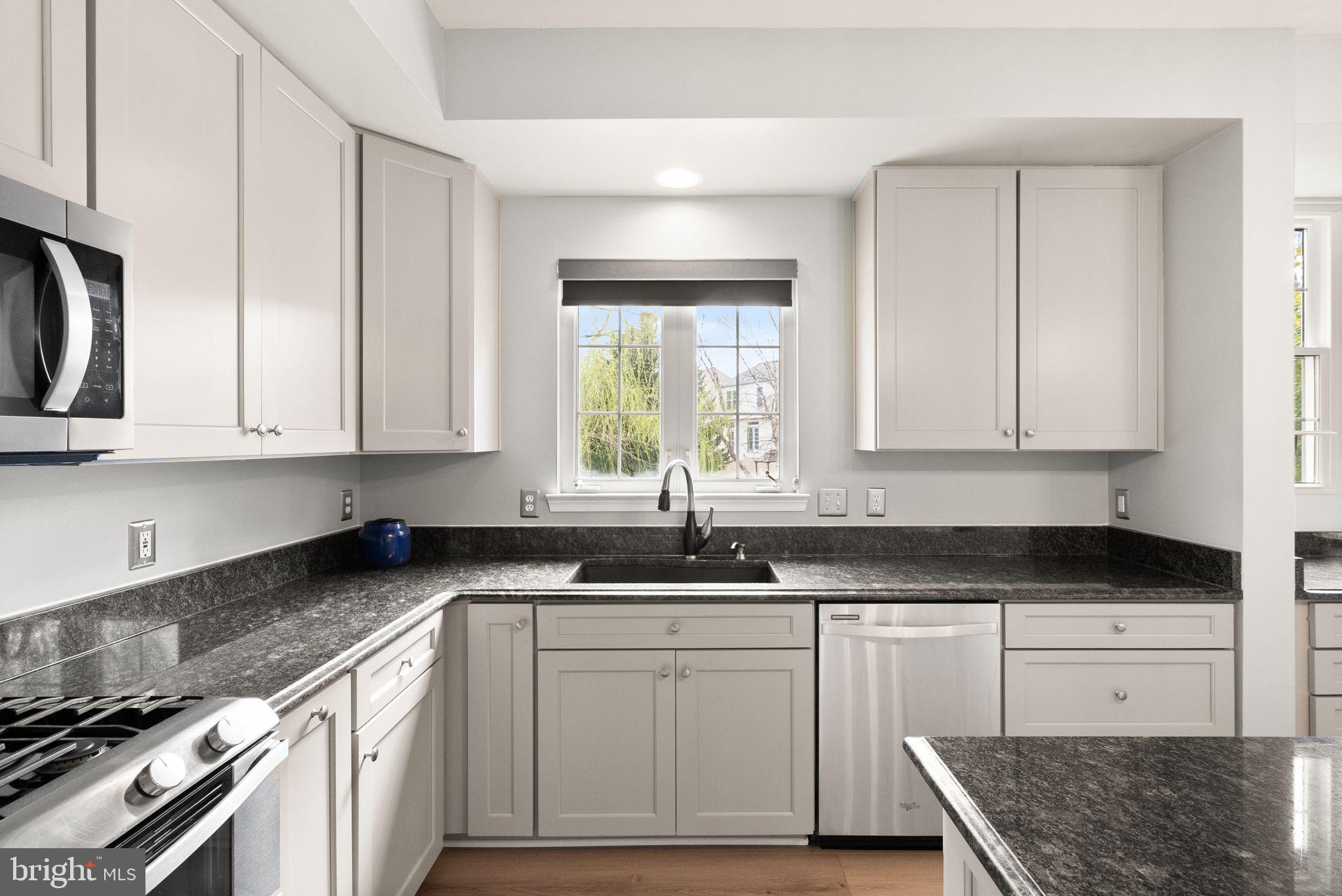 ASHBURN VILLAGE - Residential