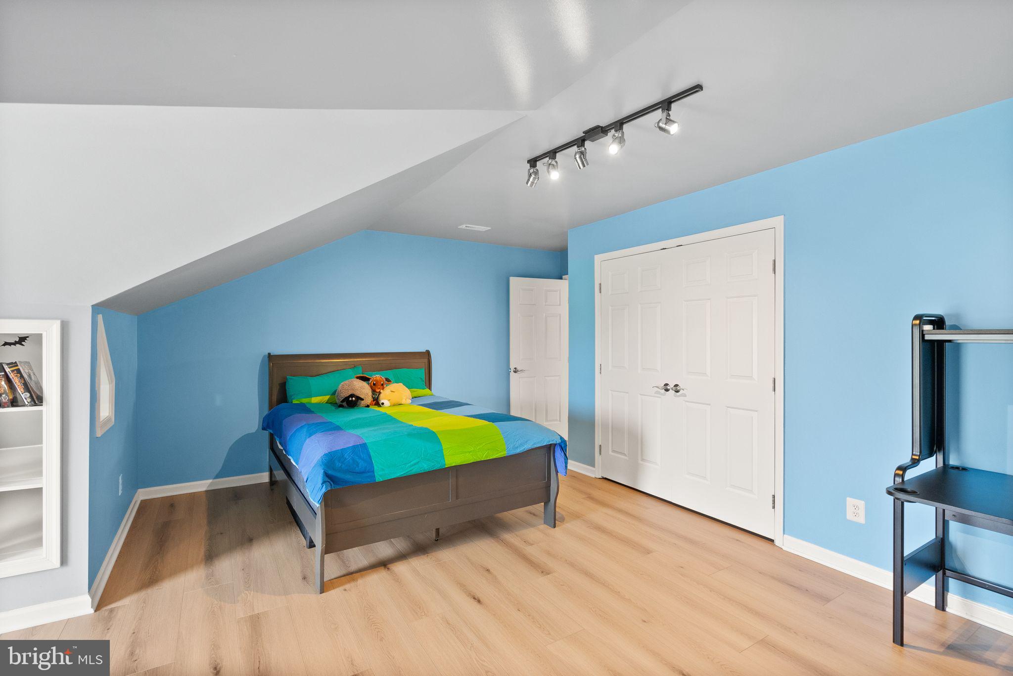 ASHBURN VILLAGE - Residential