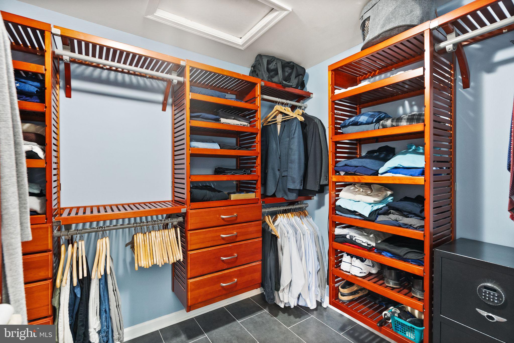 ASHBURN VILLAGE - Residential