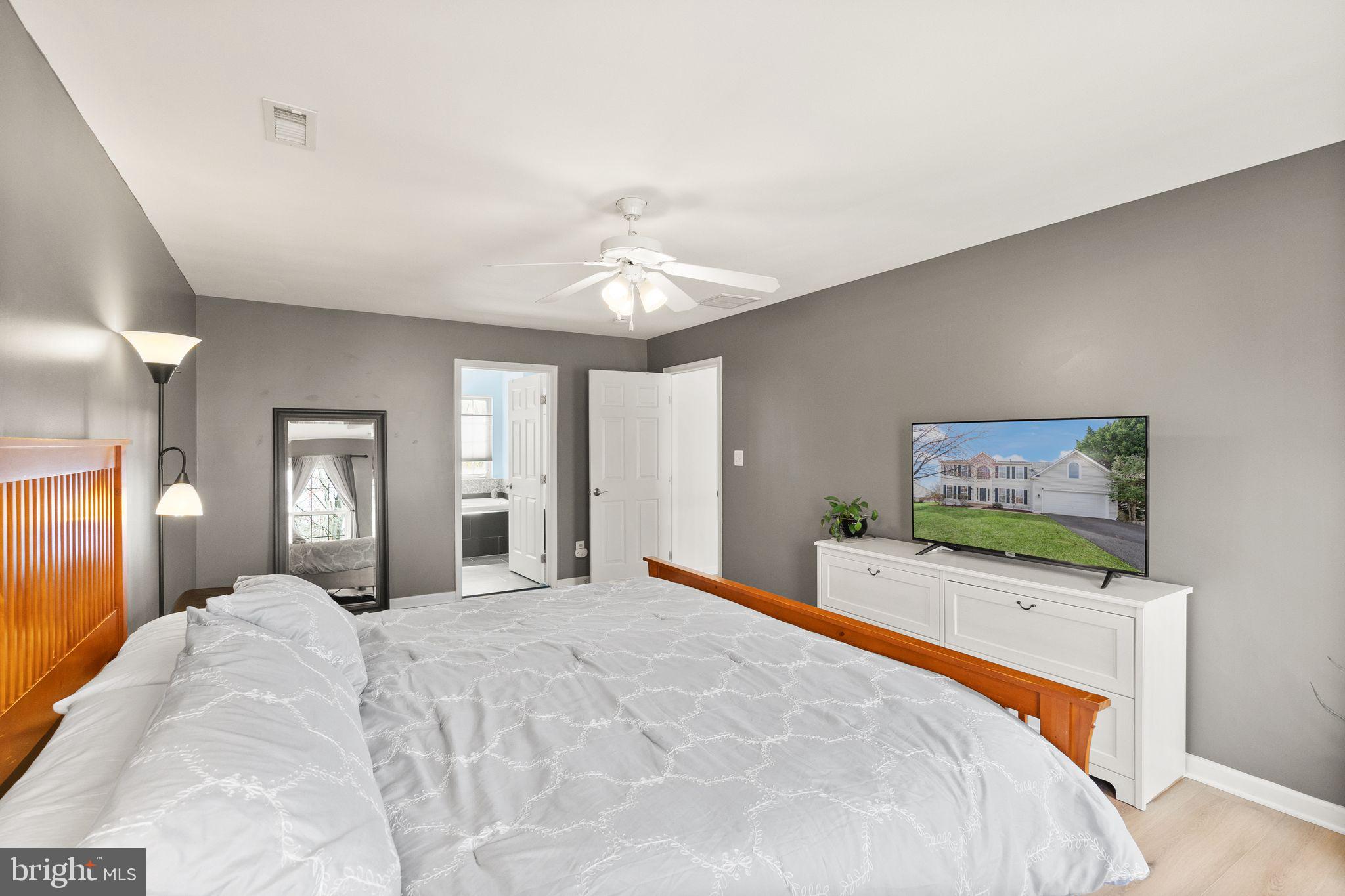 ASHBURN VILLAGE - Residential