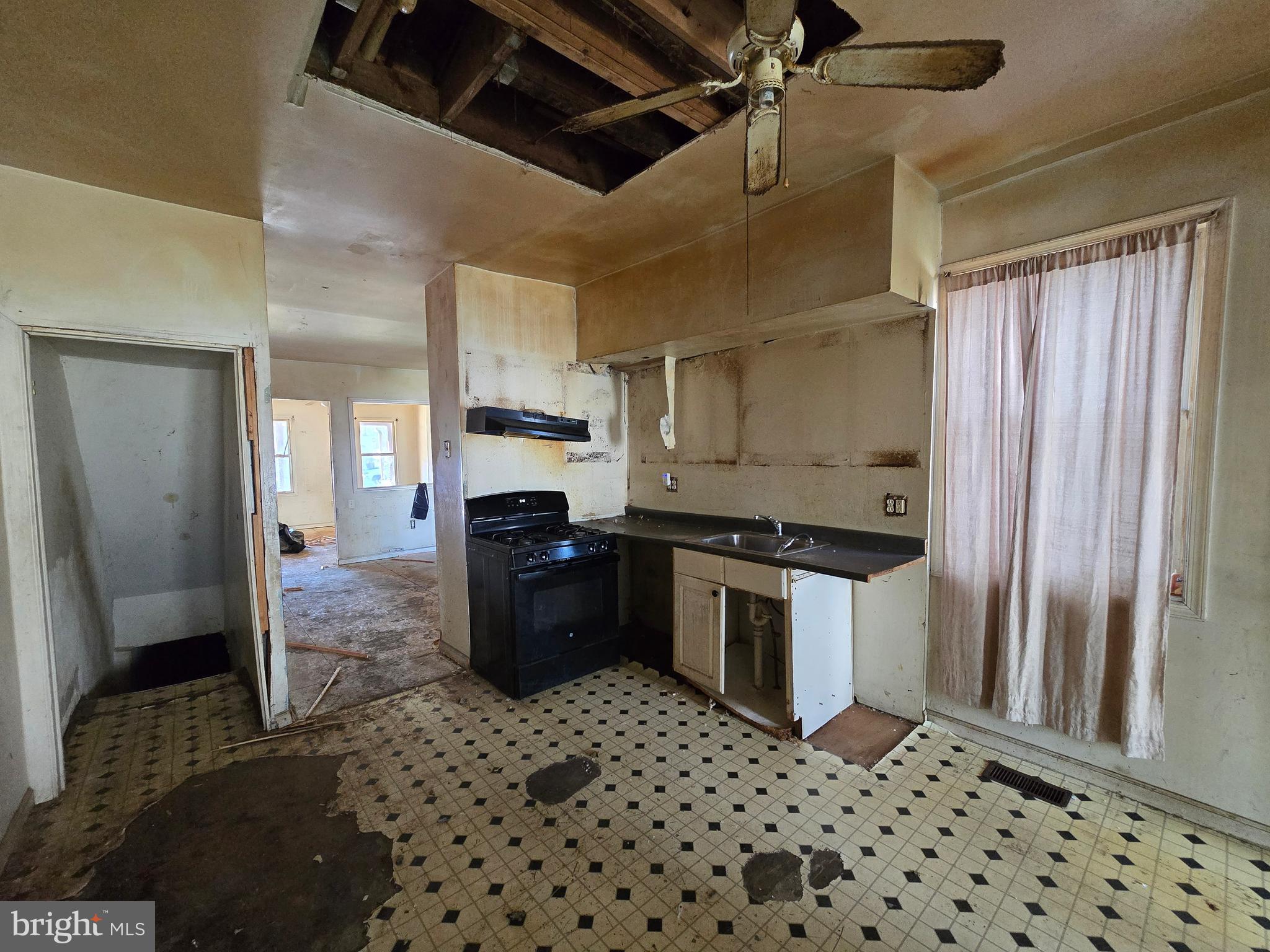 NORRISTOWN - Residential