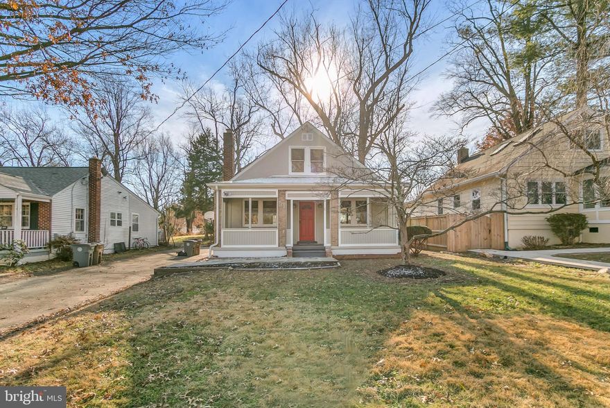 Totally renovated top to bottom! Stainless steel appliances,  quartz counter top, hardwood floors, recessed lighting, and washer and dryer in spacious basement. Tucked away in West End Park subdivision with easy access to 270. Master suite on upper level. 2 bedrooms on main floor. Features a bonus room or den and a 3rd bathroom. Great deck in the rear flat yard for entertaining. Well not last long!