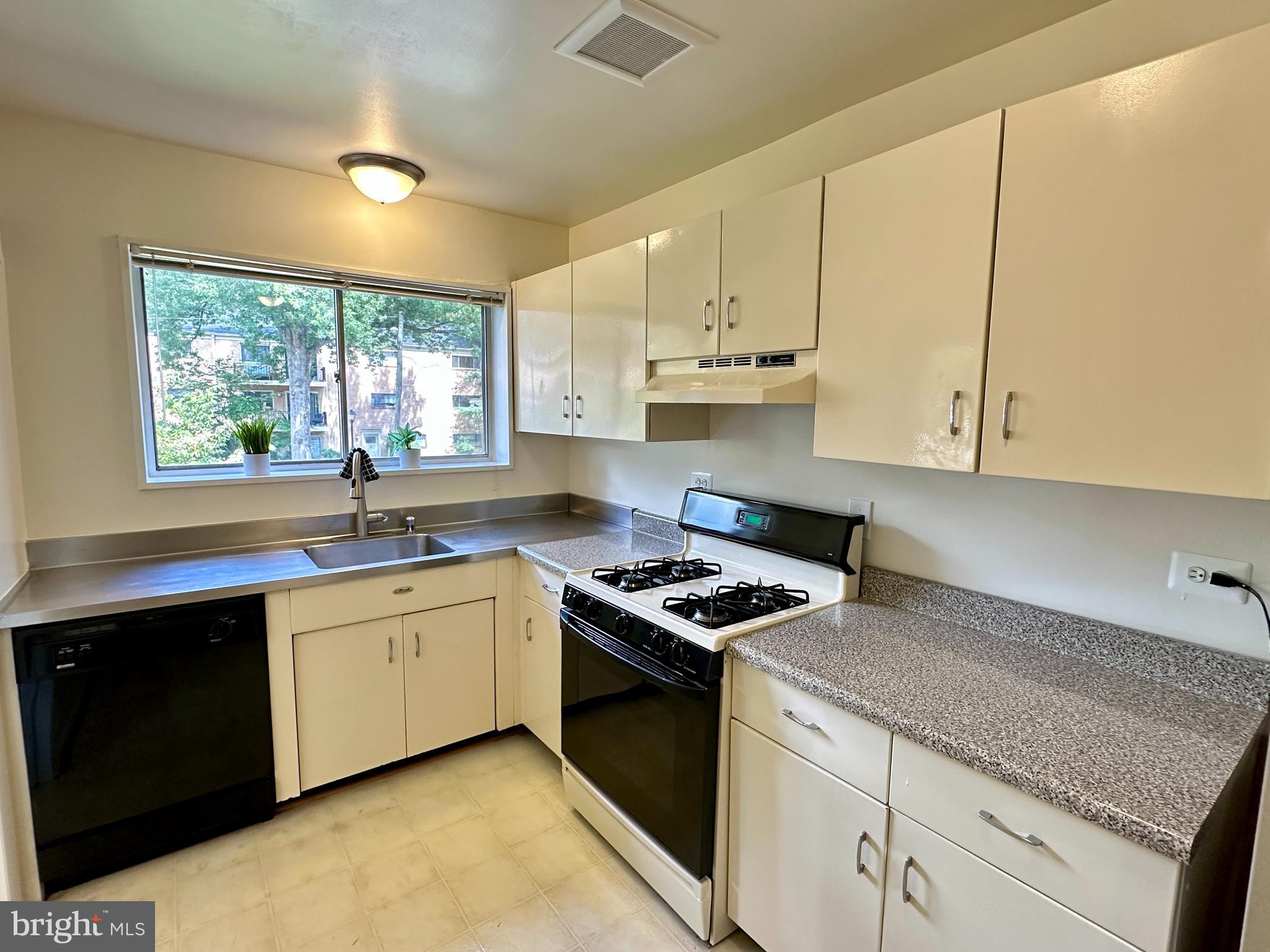 10630 MONTROSE AVENUE 104