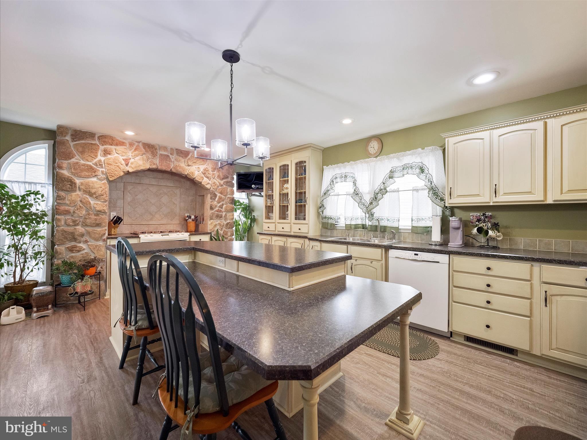 SHIPPENSBURG VILLAGE - Residential