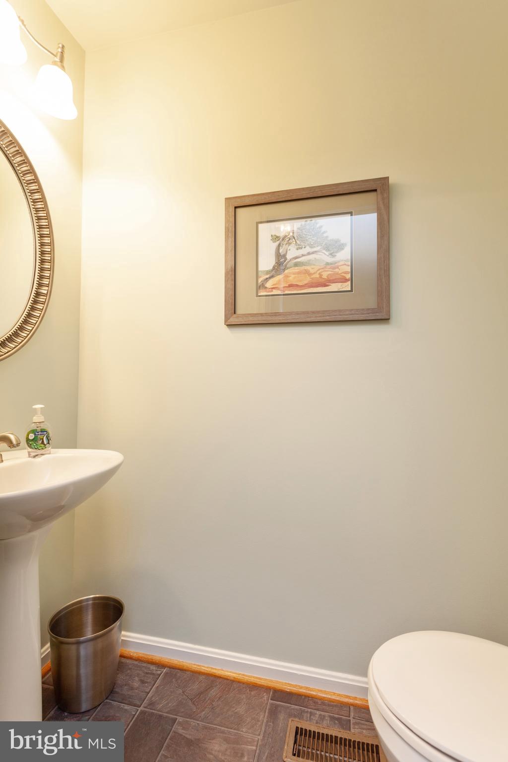 RIVERCHASE - Residential