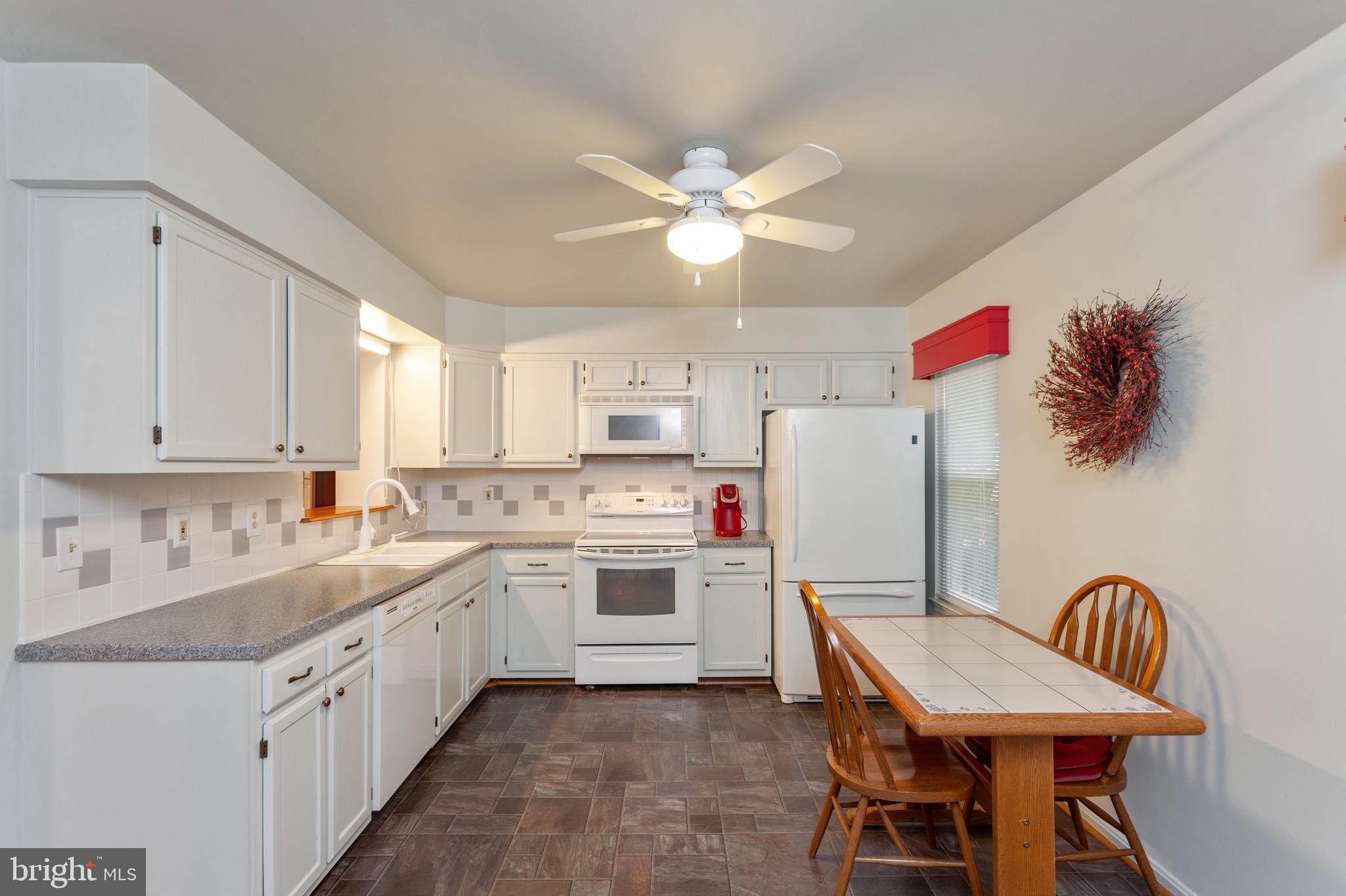 RIVERCHASE - Residential