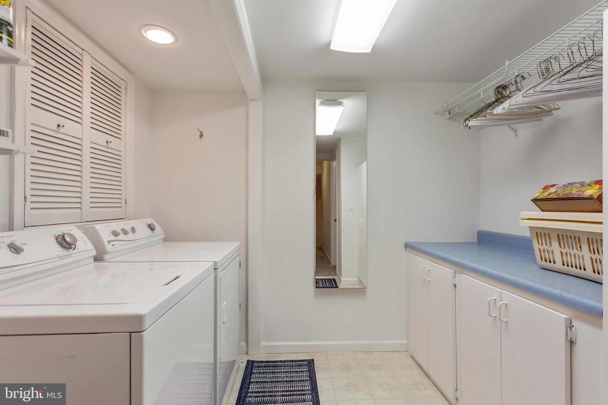 RIVERCHASE - Residential