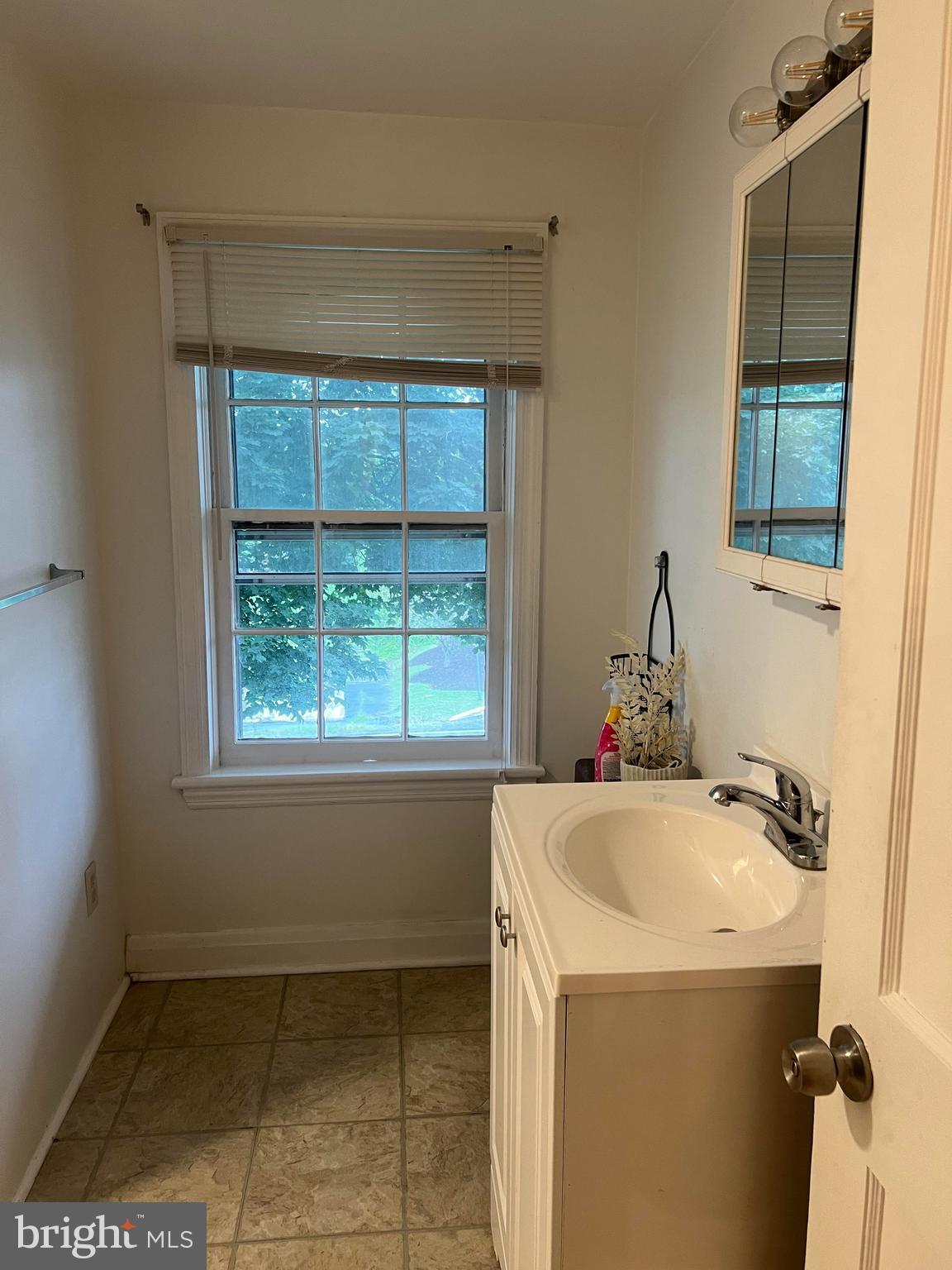 ABINGDON ESTATES - Residential Lease