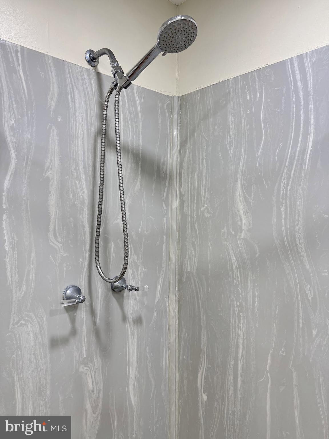 CLARKS RUN - Residential Lease