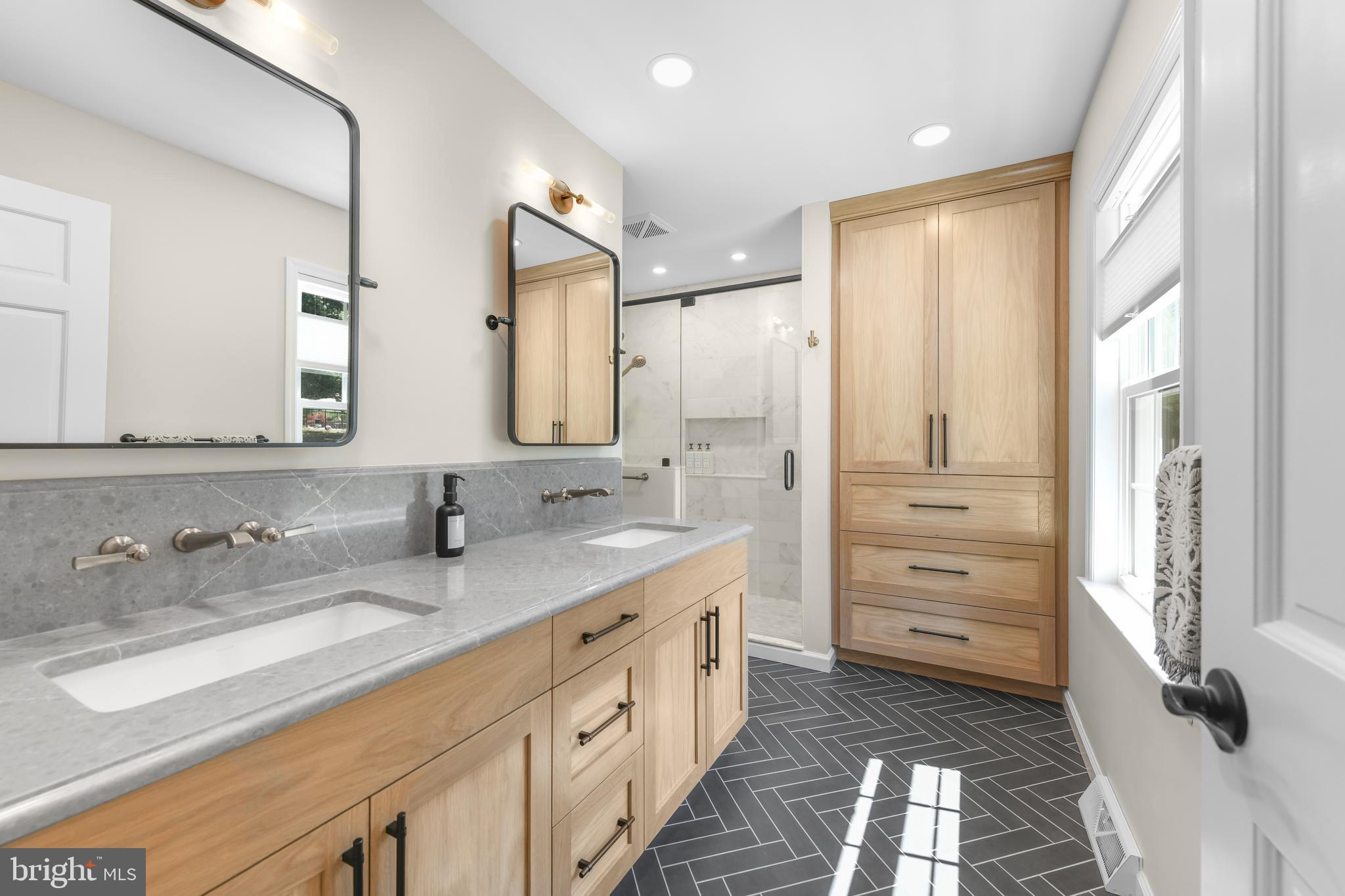 THE OAKS - Residential