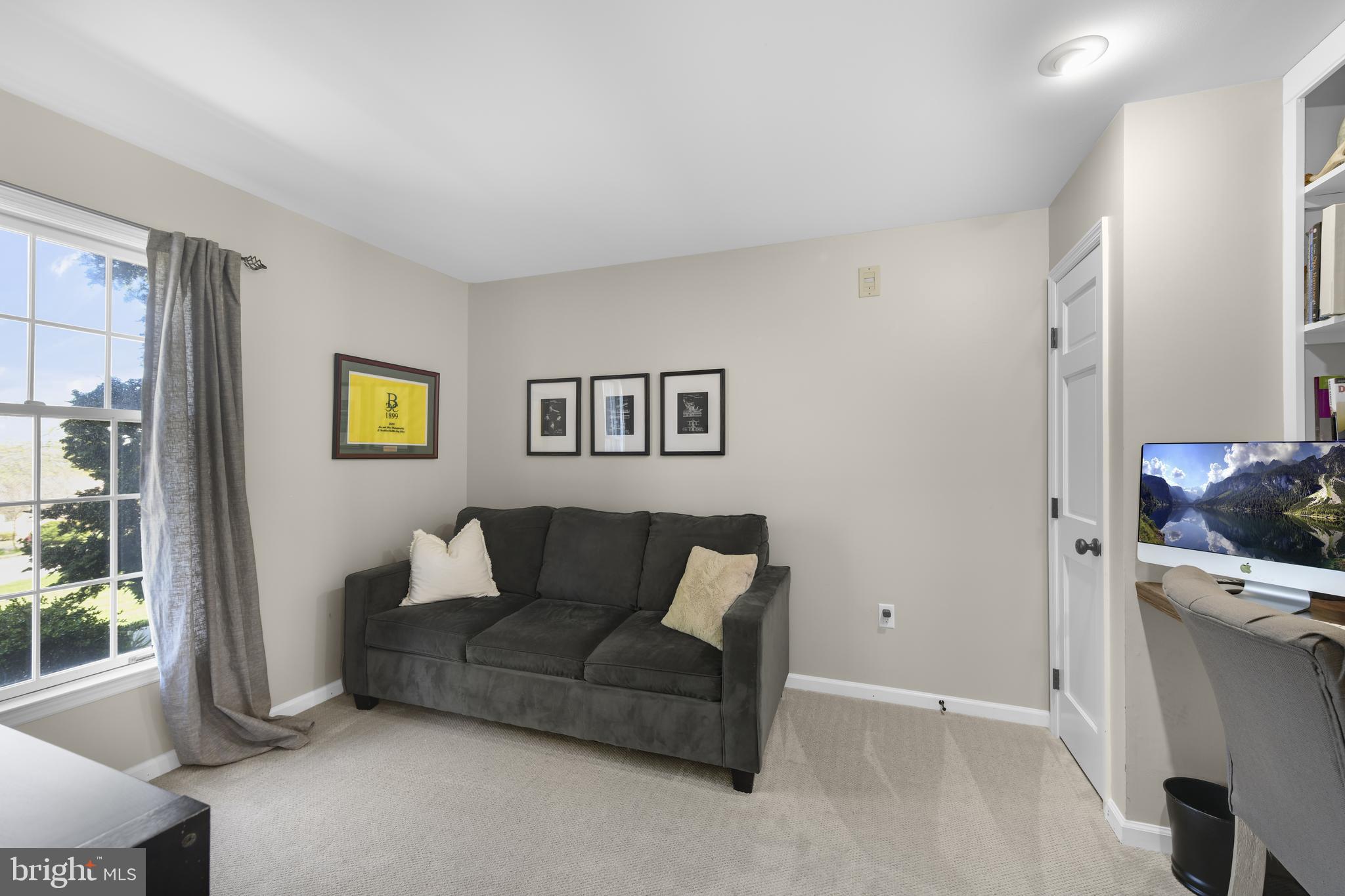 THE OAKS - Residential