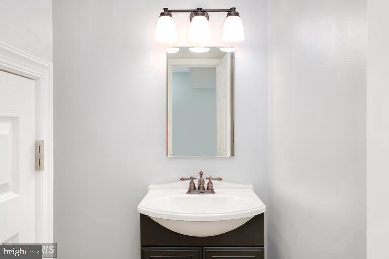 LONDON TOWNE - Residential Lease