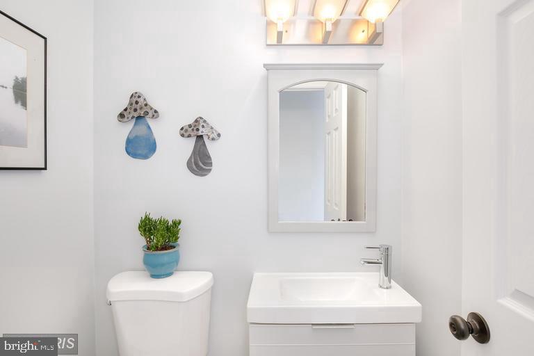 LONDON TOWNE - Residential Lease