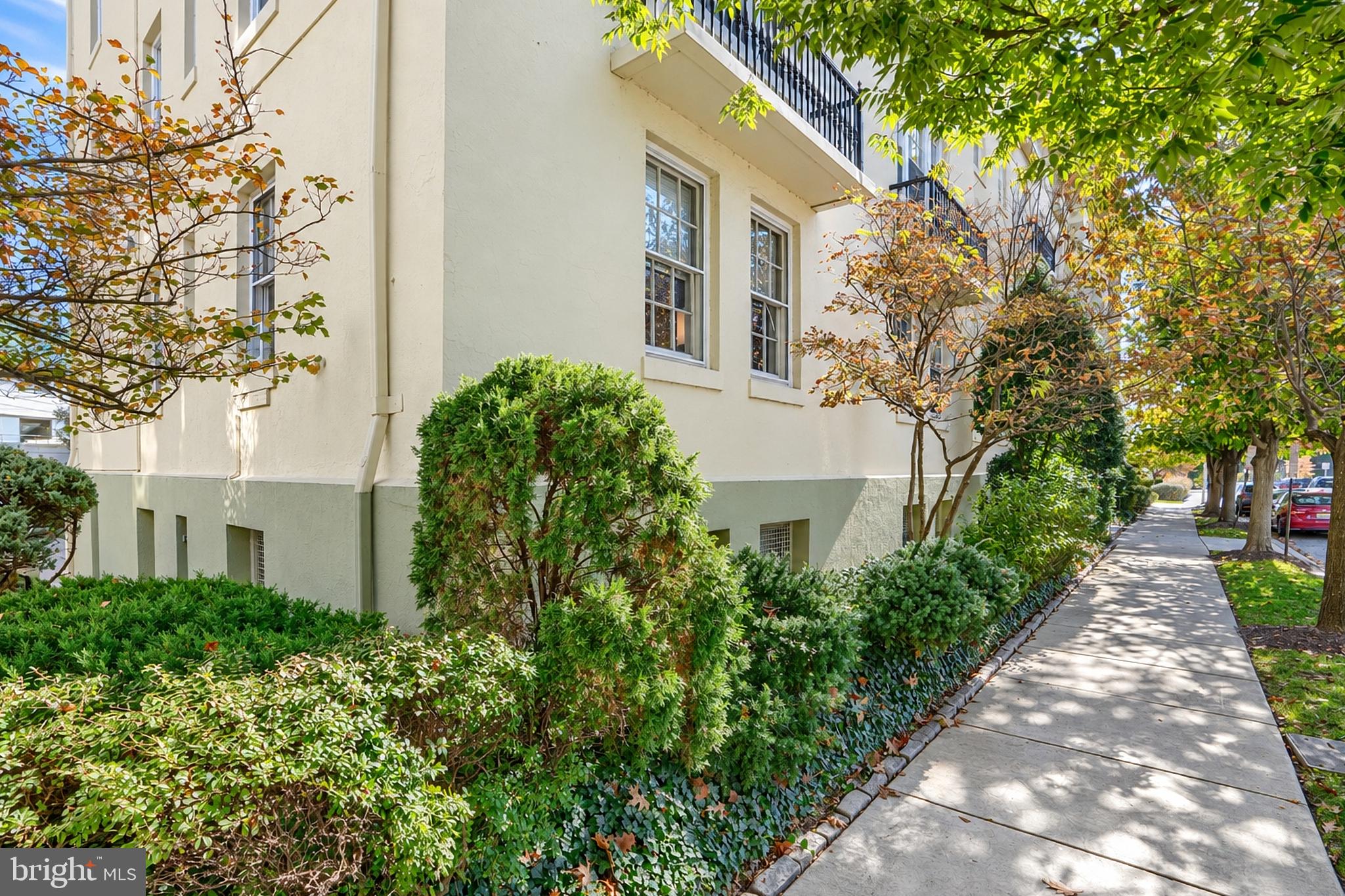 3401 GREENWAY 302