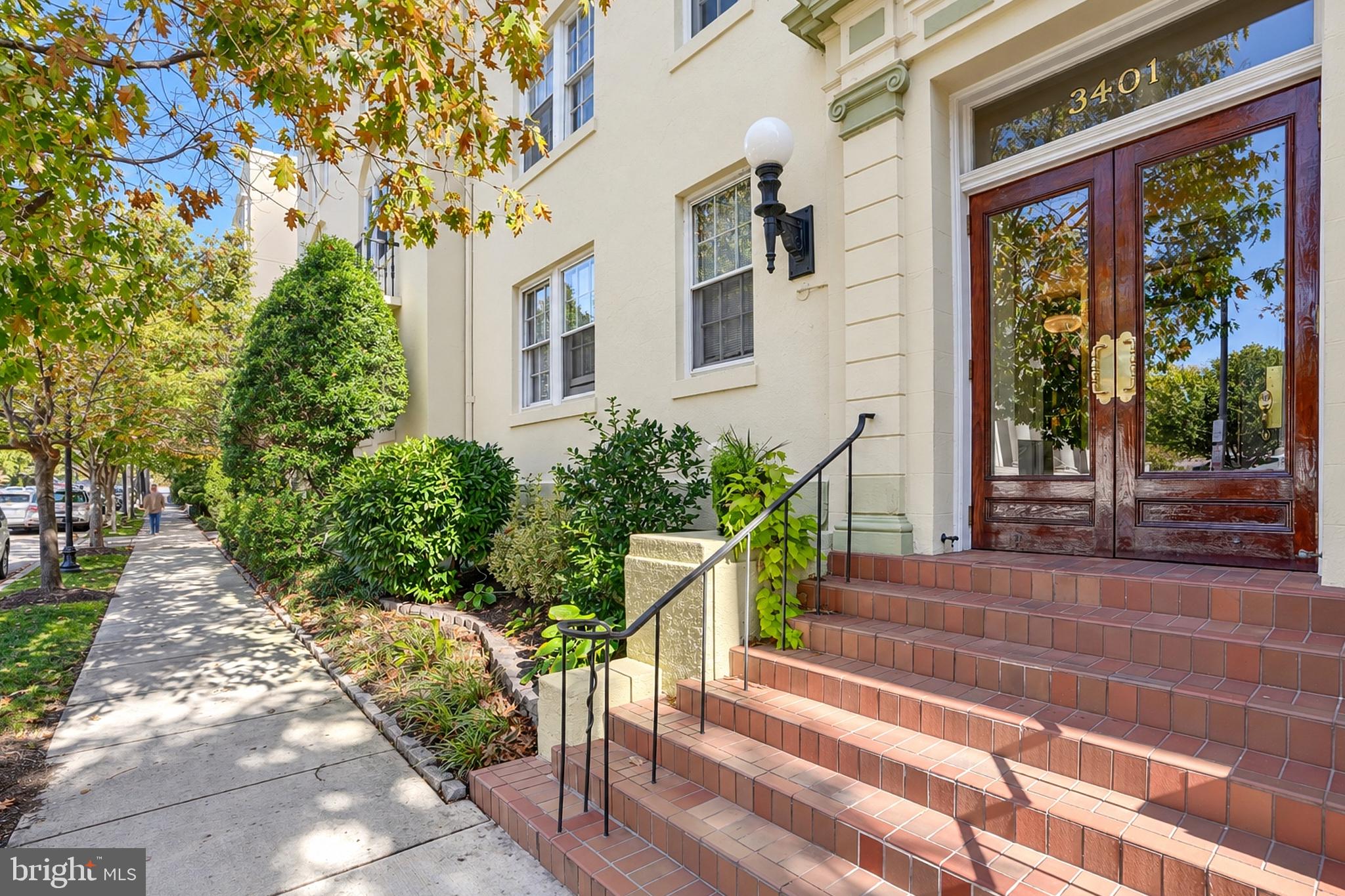 3401 GREENWAY 302