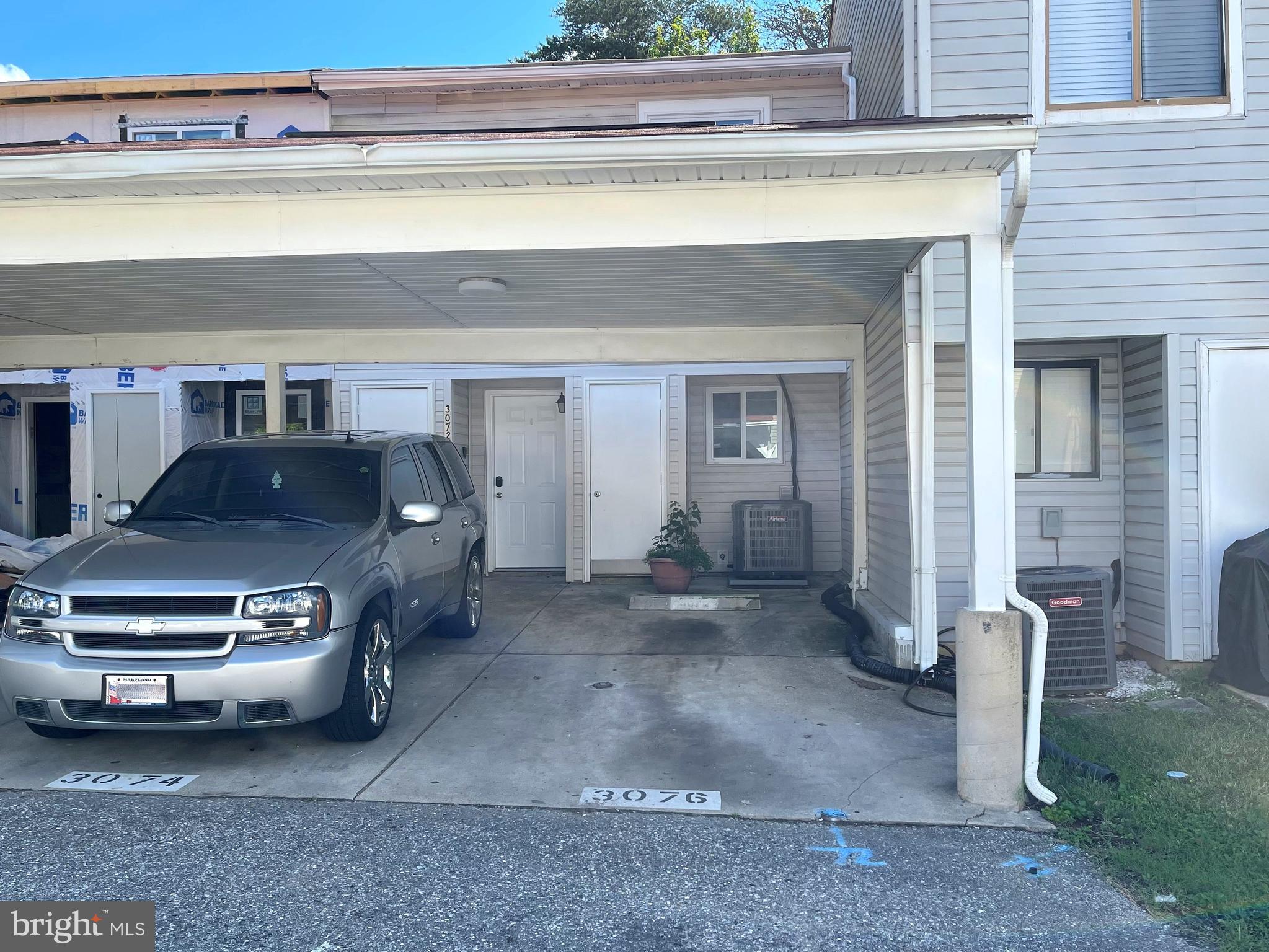 HUNTINGTON NEIGHBORHOOD - Residential Lease