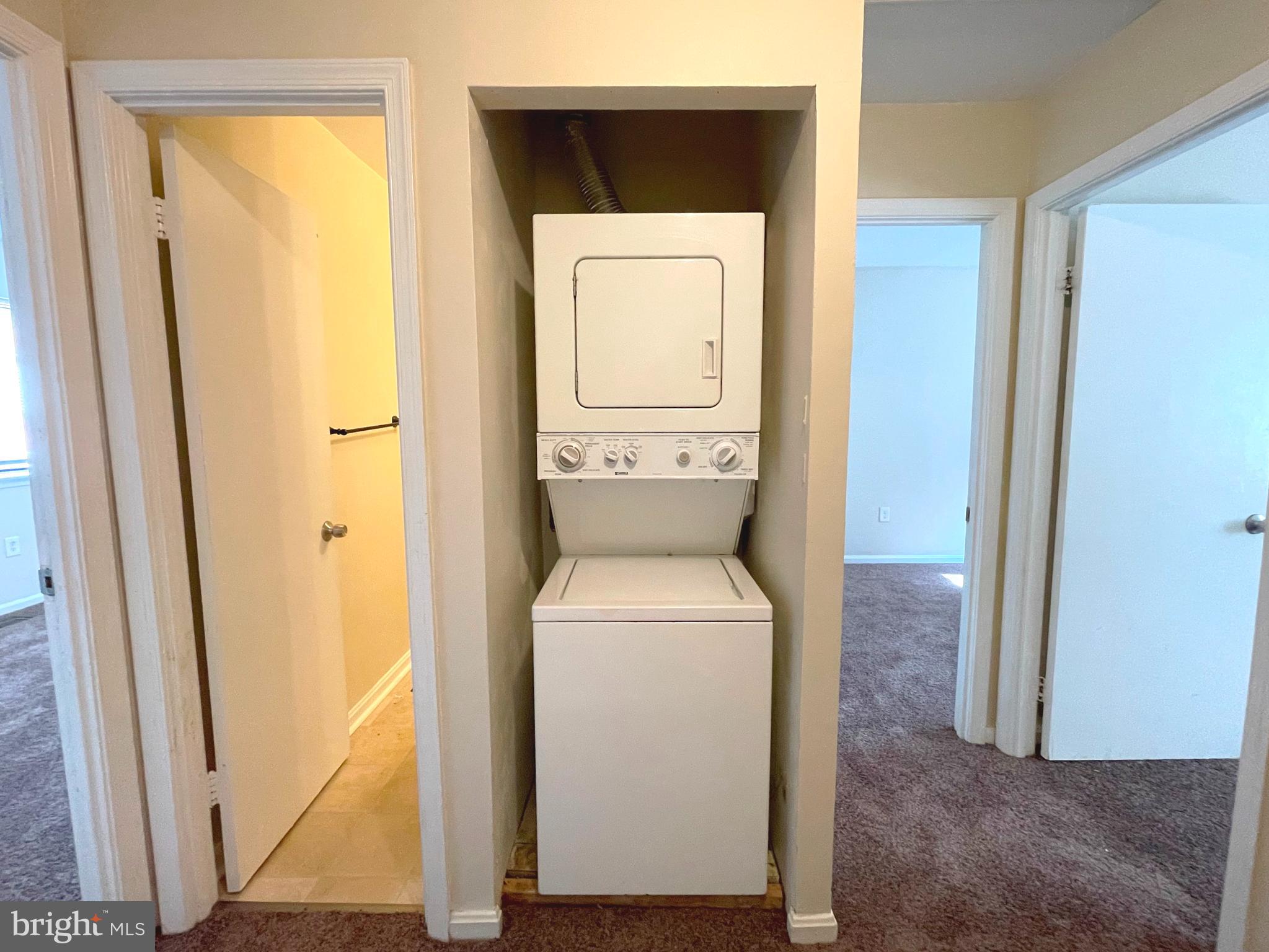 HUNTINGTON NEIGHBORHOOD - Residential Lease