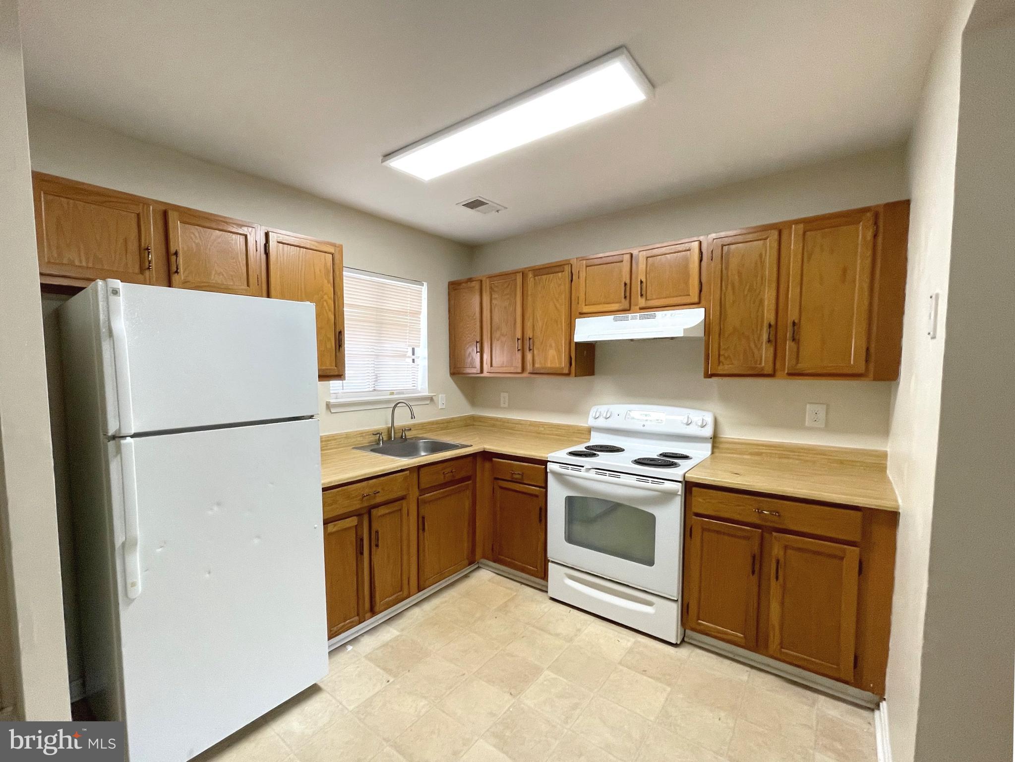 HUNTINGTON NEIGHBORHOOD - Residential Lease