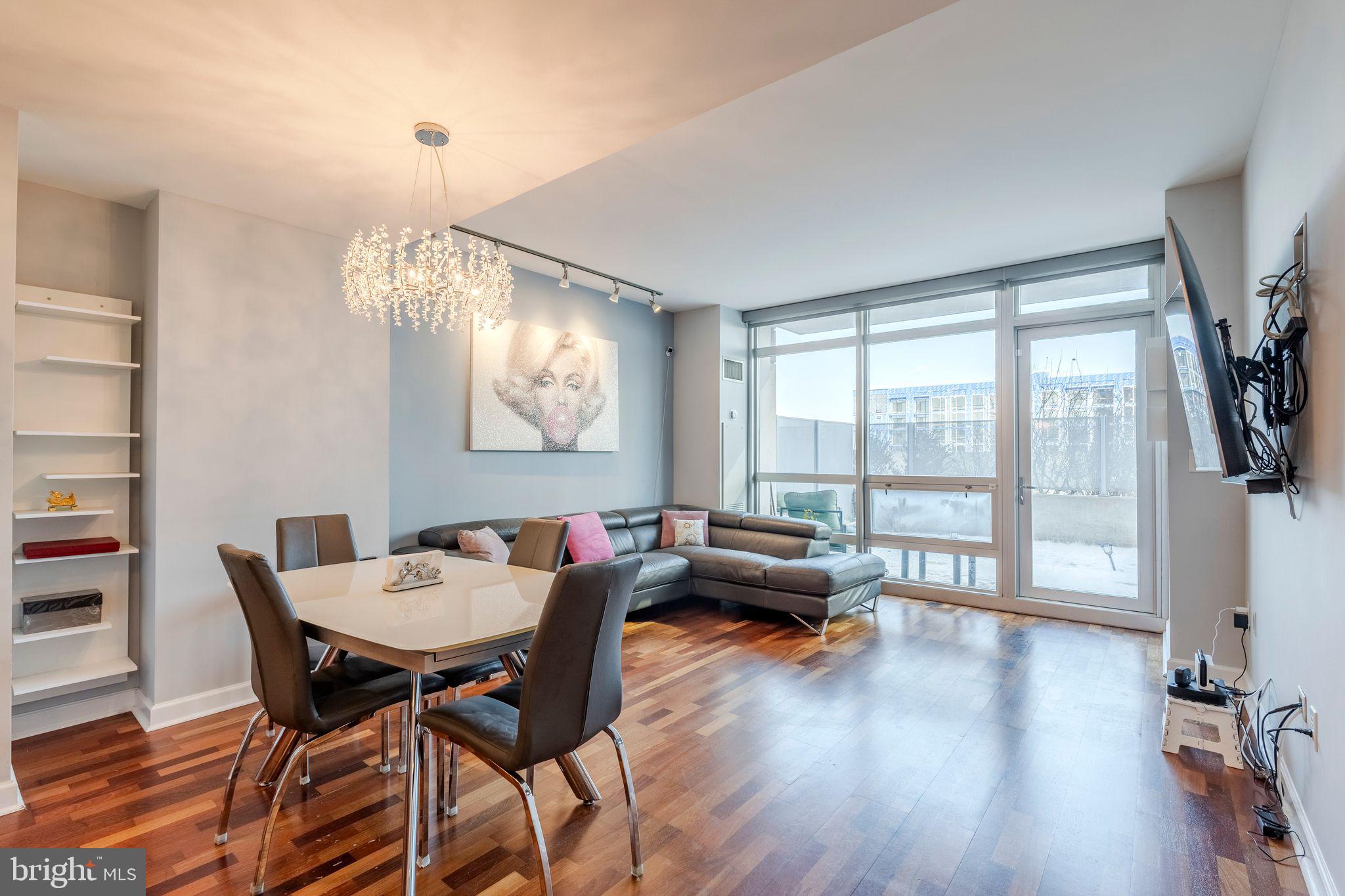 WATERFRONT SQUARE - Residential